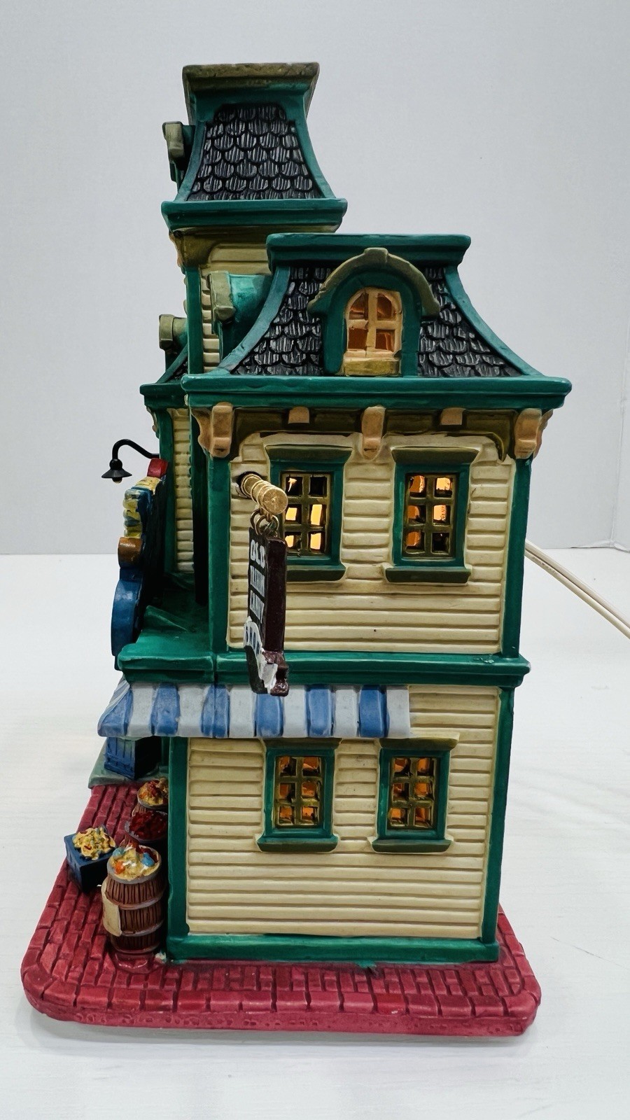 Lemax Caddington Village “Caddington Candies” 35562 Retired 2013 RARE And NEW !