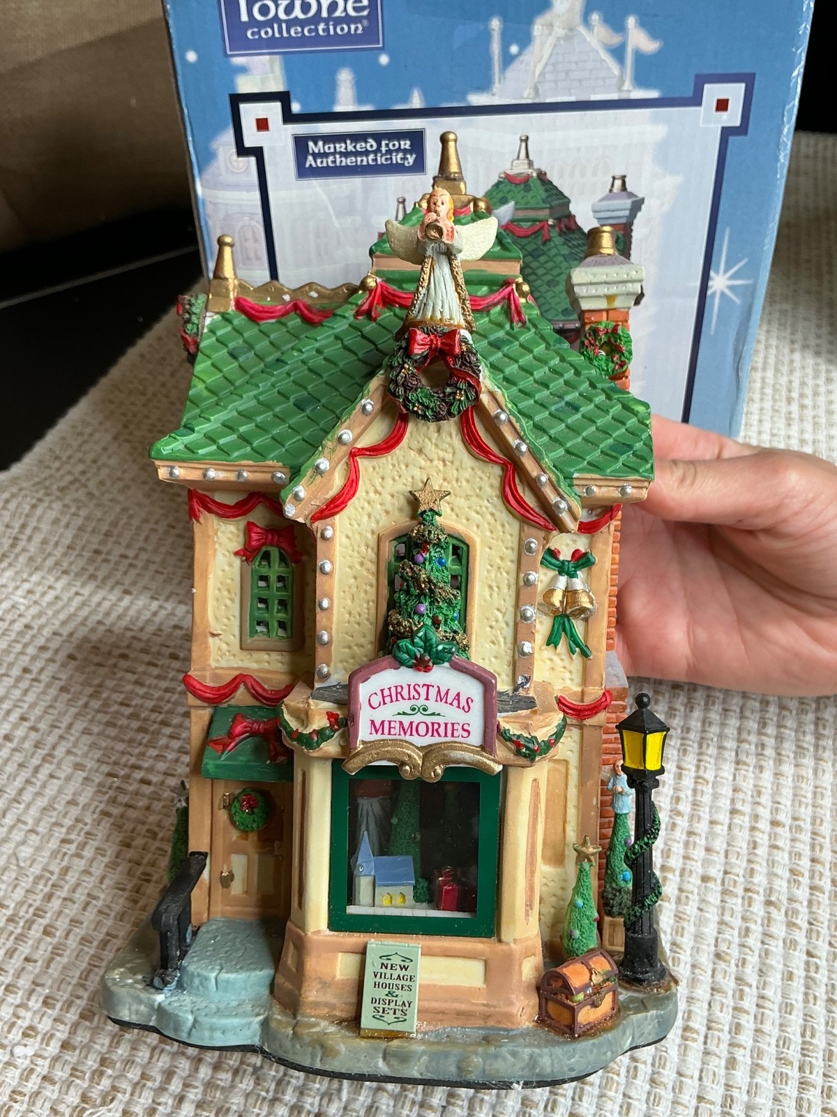 Lemax Carole Towne Collection Christmas Memories Lighted House