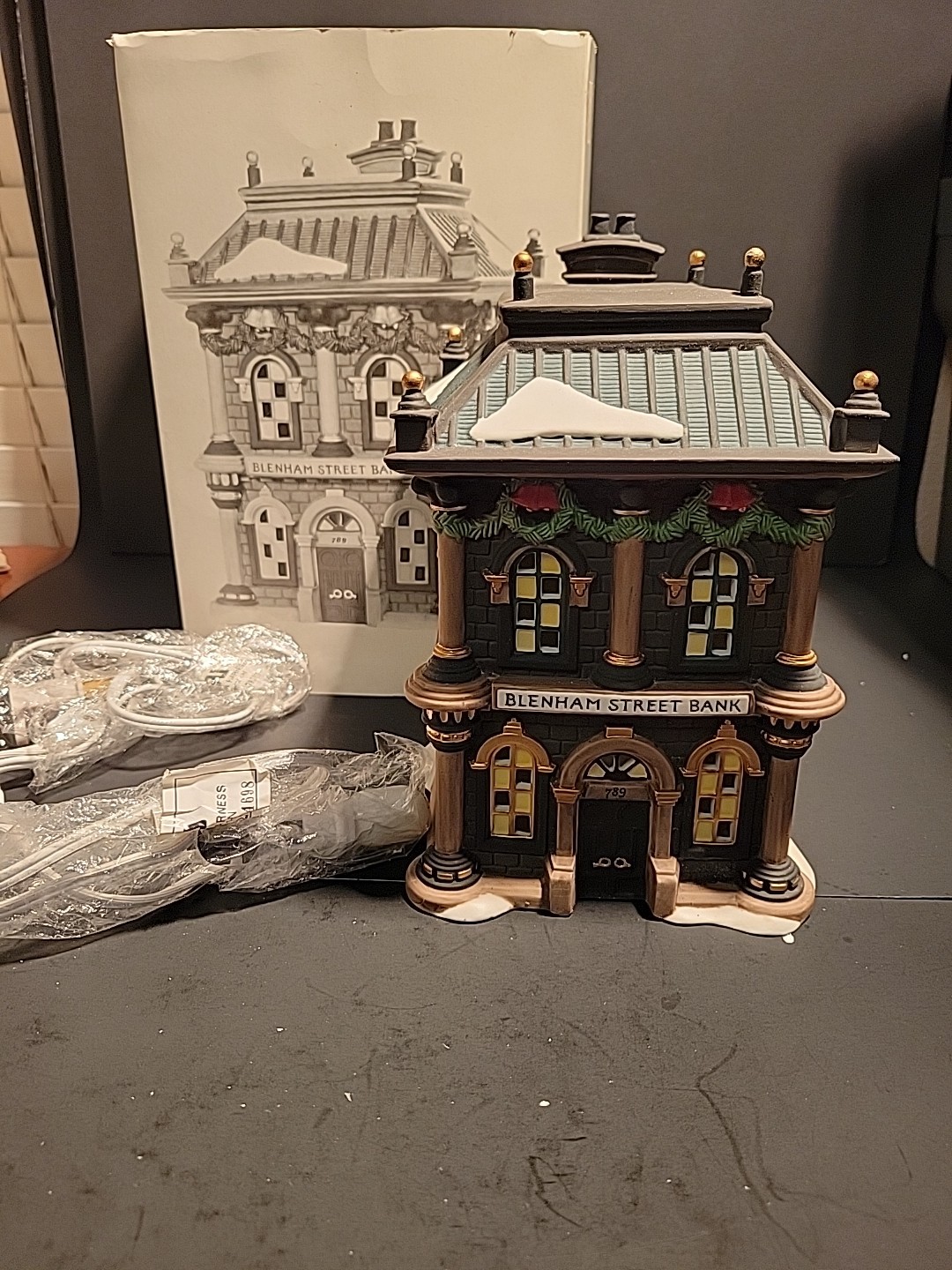 Department 56 Heritage Dickens Village Series Blenham Street Bank #58330
