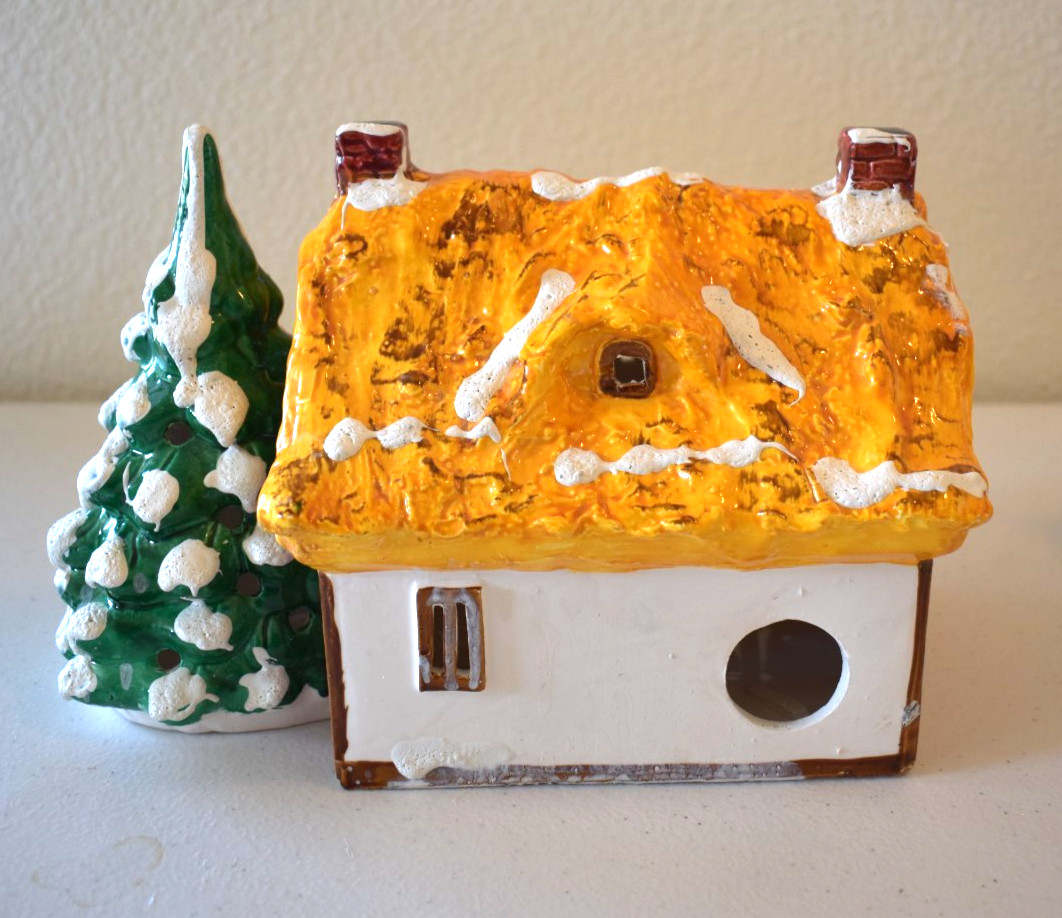 Dept. 56 Snow Village Collection. Excellent Condition no chips or cracks.