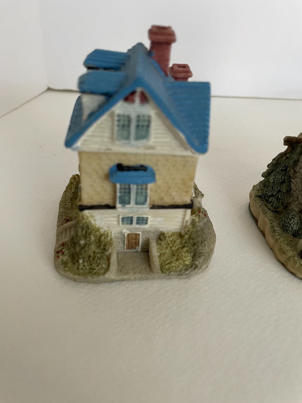 International Resourcing Services Mini Village Painted Houses Lot of 3
