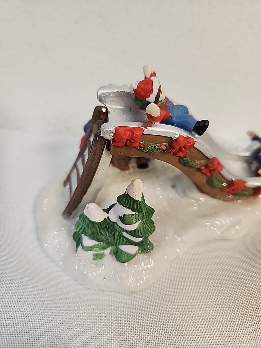 Cobblestone Corners Christmas Village Children On Slide Playground Figure 2002