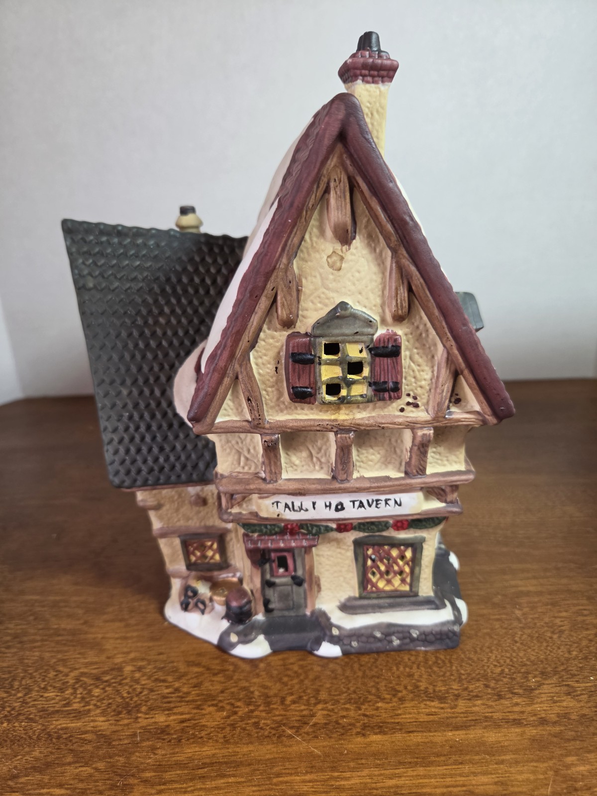 Vtg 1999 Santas Workbench Collection “Tally Ho Tavern” (RN35055) W/O BX W/O LT