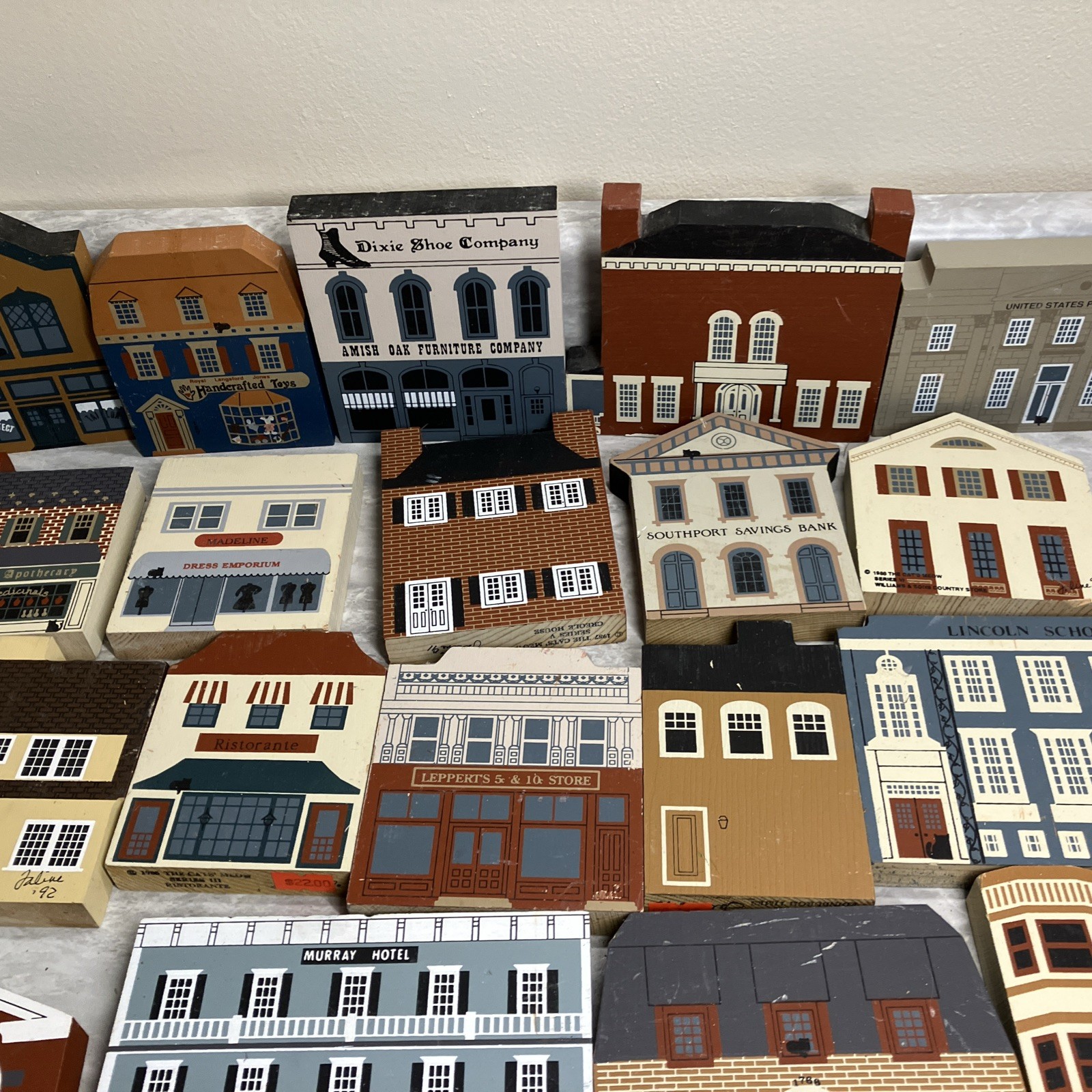 Lot of 90 Pcs The Cat’s Meow Village Collectibles Faline Wooden Houses 80 – 90’s
