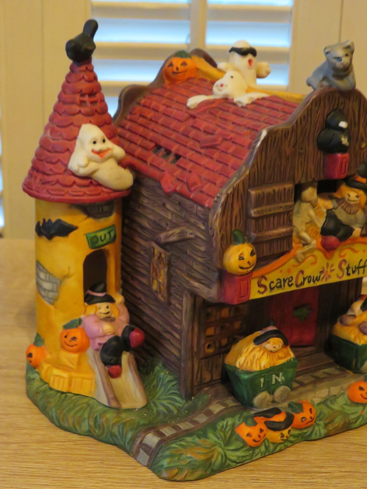 Retired Spooky Hollow SCARECROW STUFFERY Barn Halloween Lighted Village House