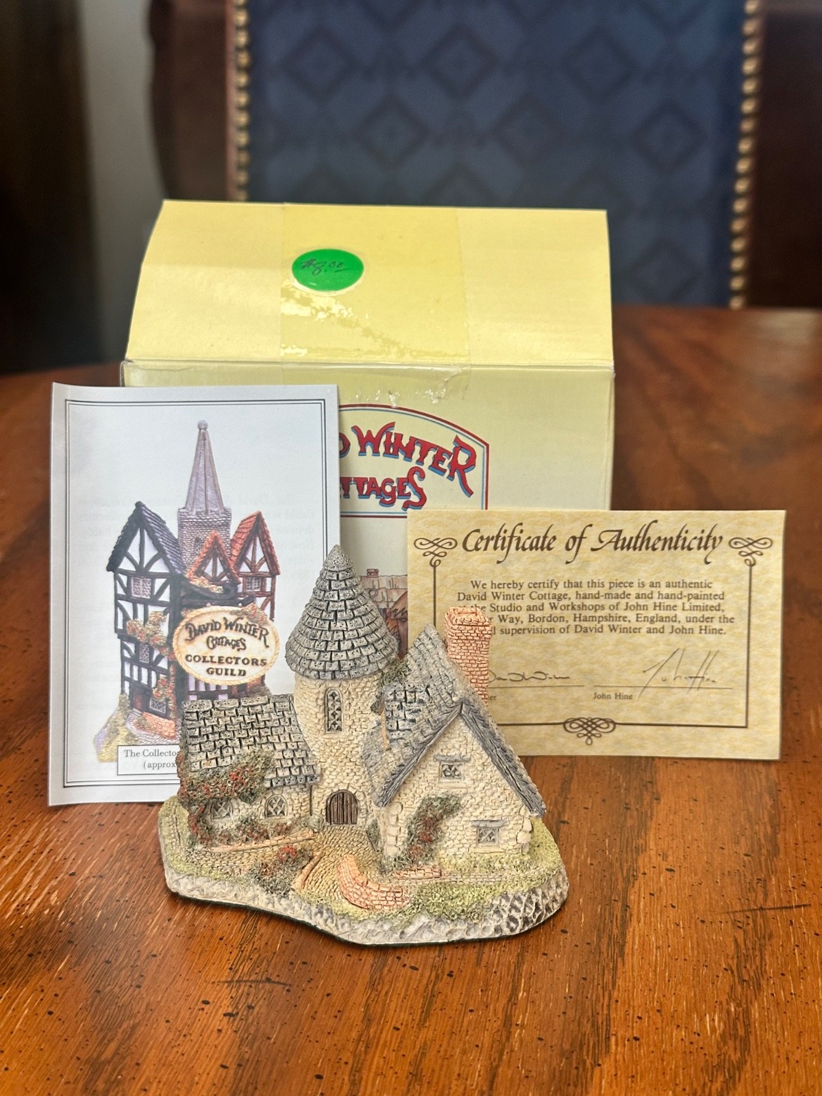 David Winter/ Miniture Vicarage/ orginial box / cert auth