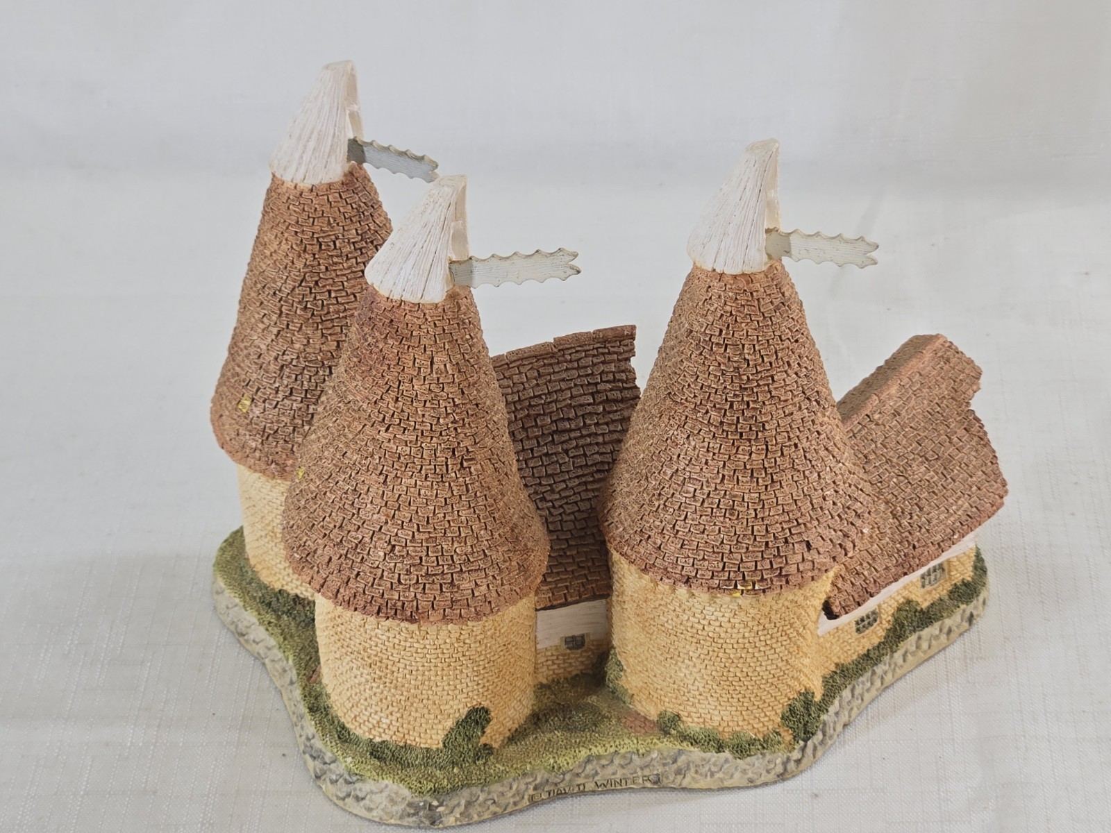 David Winter “Triple Oast” 1981 Regions Collection