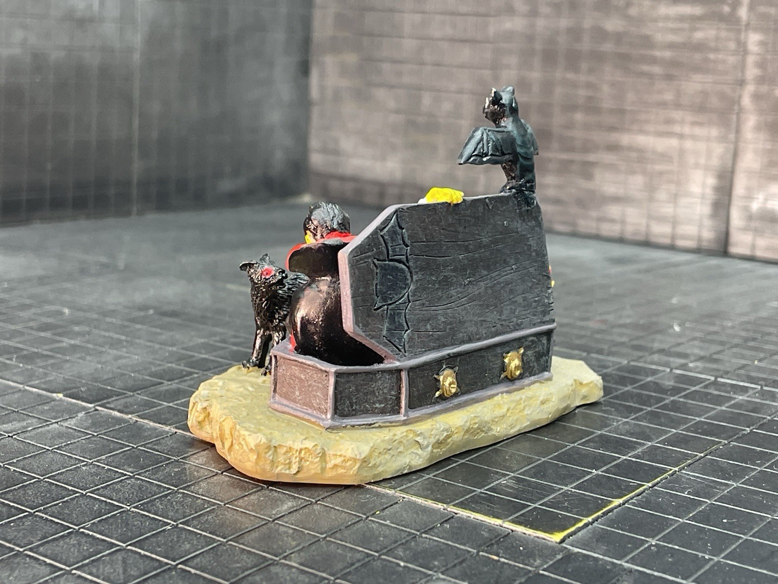 Vtg Halloween Lemax SPOOKY TOWN VILLAGE Dracula Vampire Casket Coffin Cat Figure