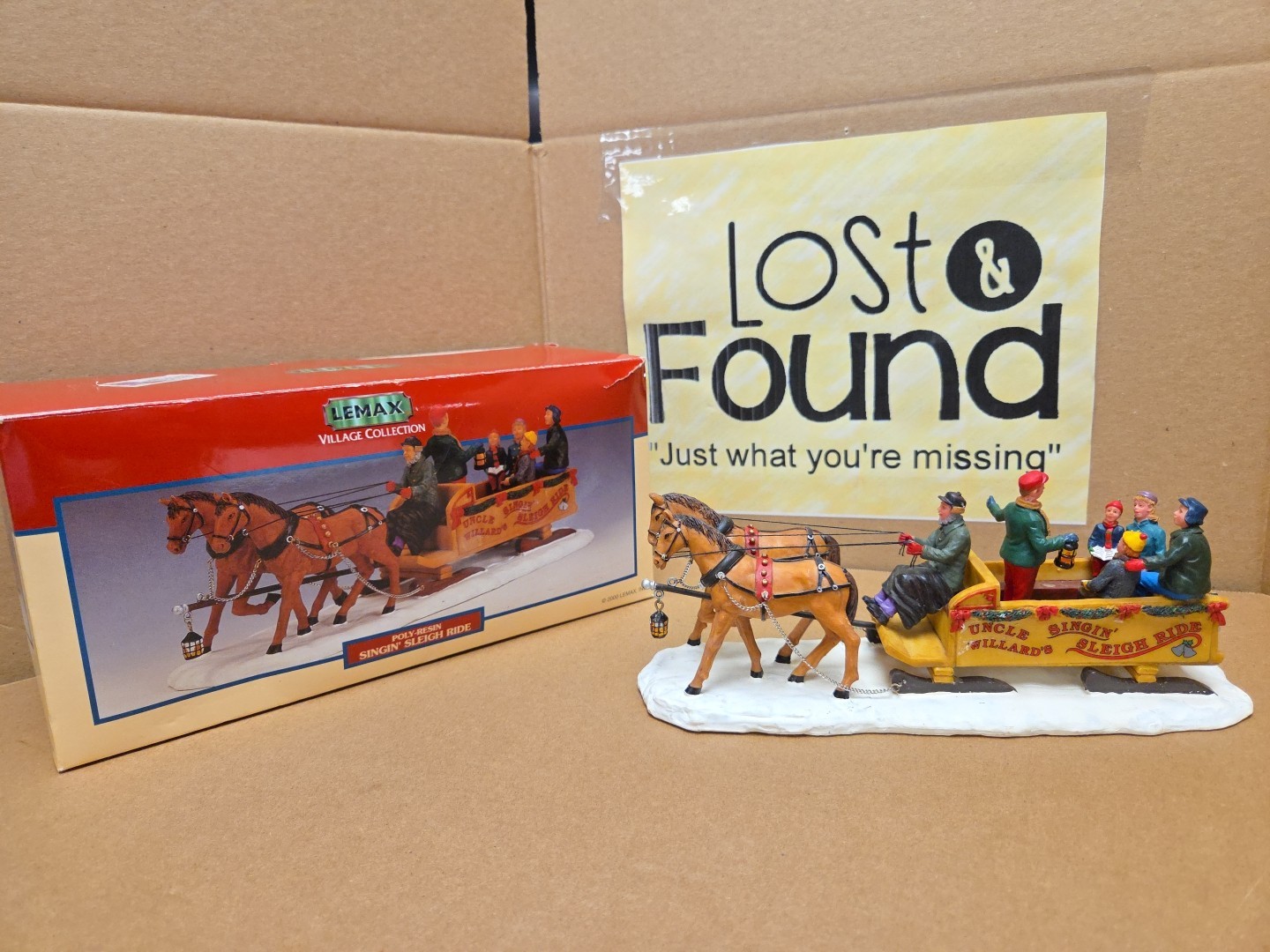 2000 LEMAX Village Collection Poly Resin Singin’ Sleigh Ride *SEE PICS