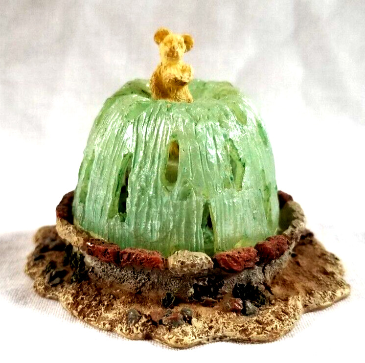 The Boyds Town Fountain 2001 Boyds Bear Town Village Figurine 2.5″ x 2.25″