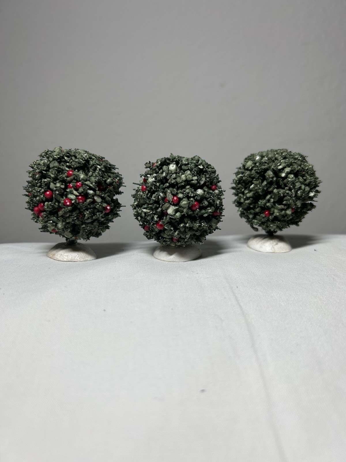 Lemax Village 12 Miniature Small Berry Bushes Round Evergreen Tree 2″ 44087