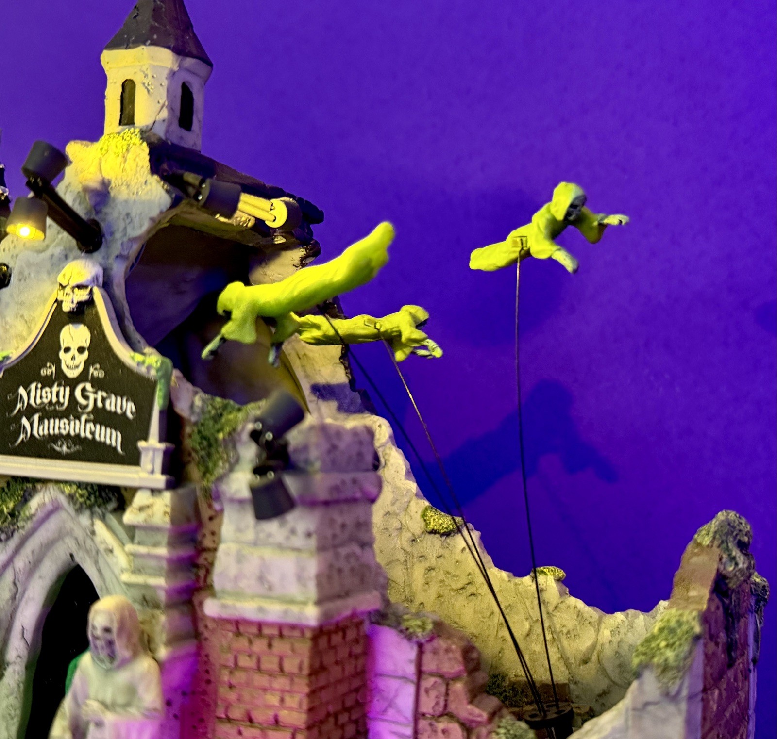 2026 Michaels Exclusive – Lemax Spooky Town: Misty Grave Mausoleum, NEW