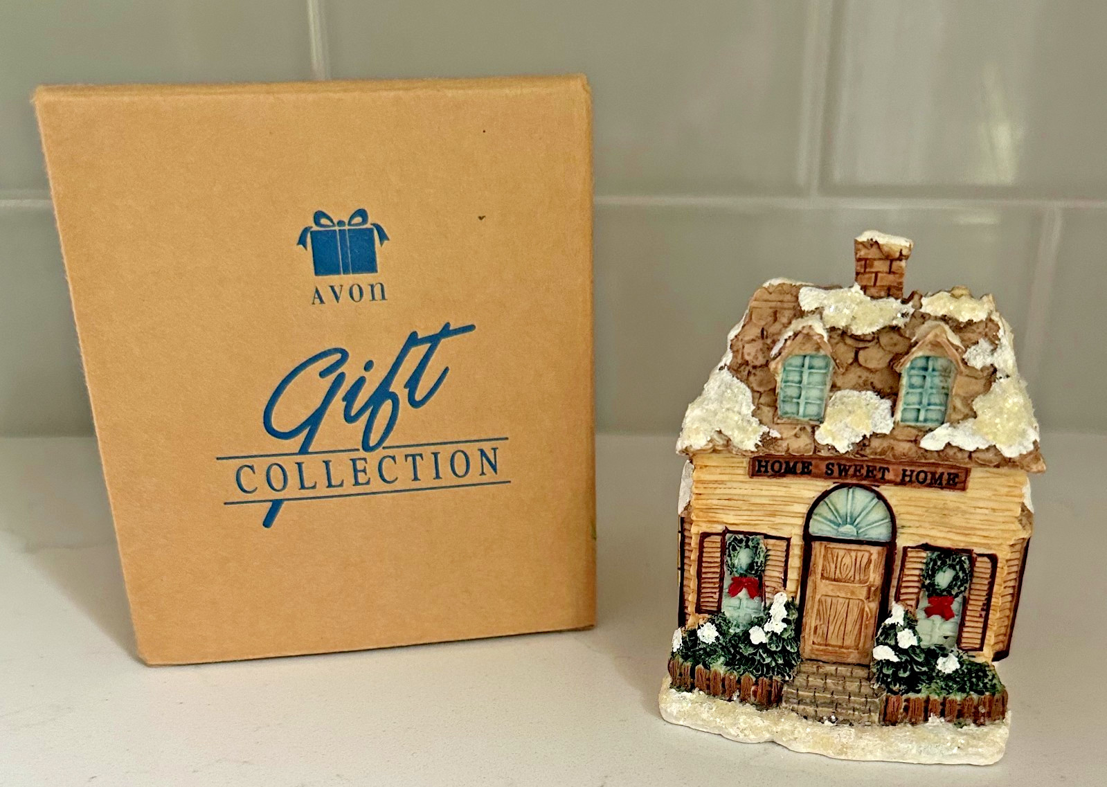 1996 Avon Christmas Winter Village Collection ‘Home Sweet Home’ IOB