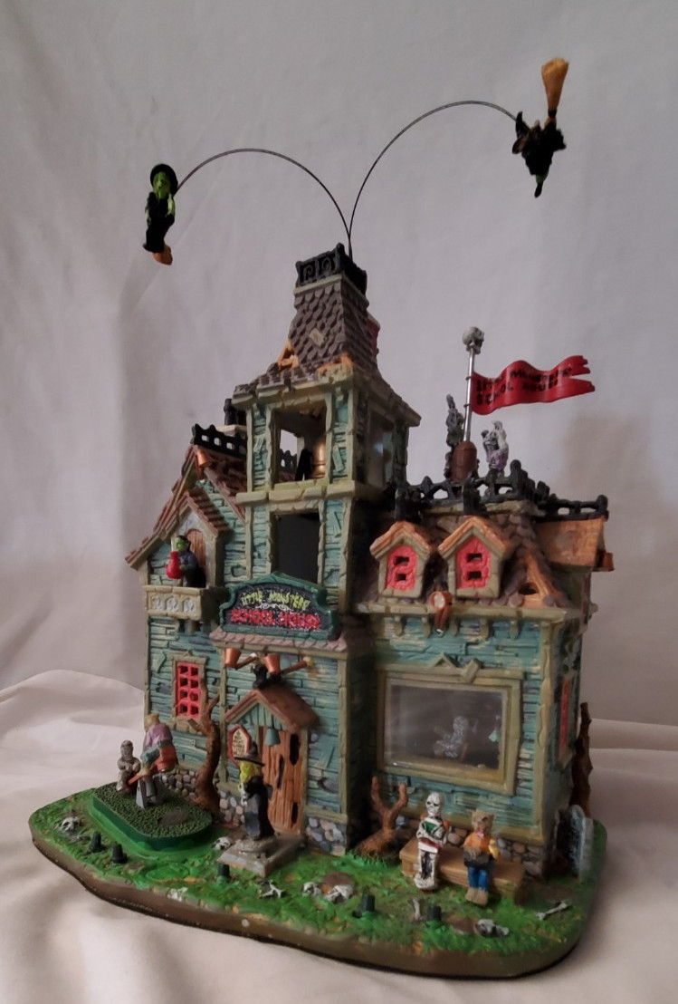 Spooky Town 2010 Halloween Collection – Little Monsters’ School House – Working