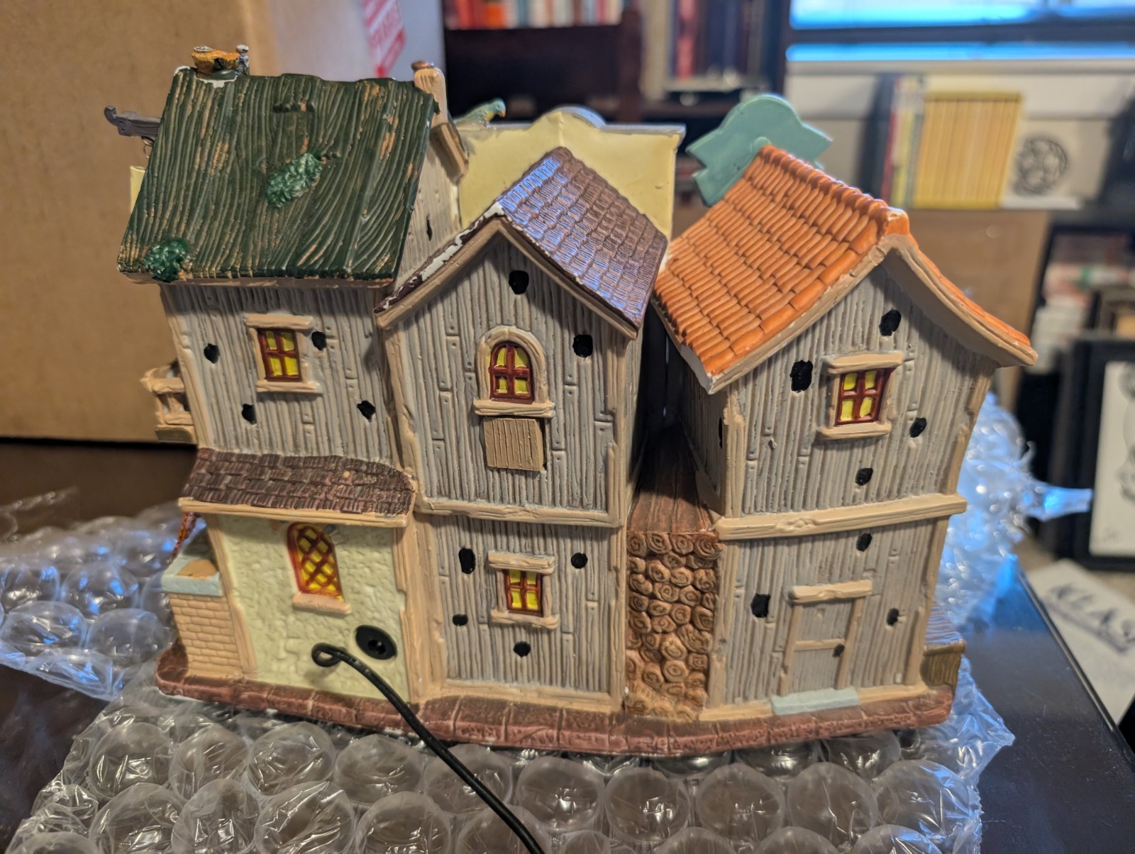 Lemax Pirate’s Pub & Grub Illuminated Resin Village House, Painted Multicolor