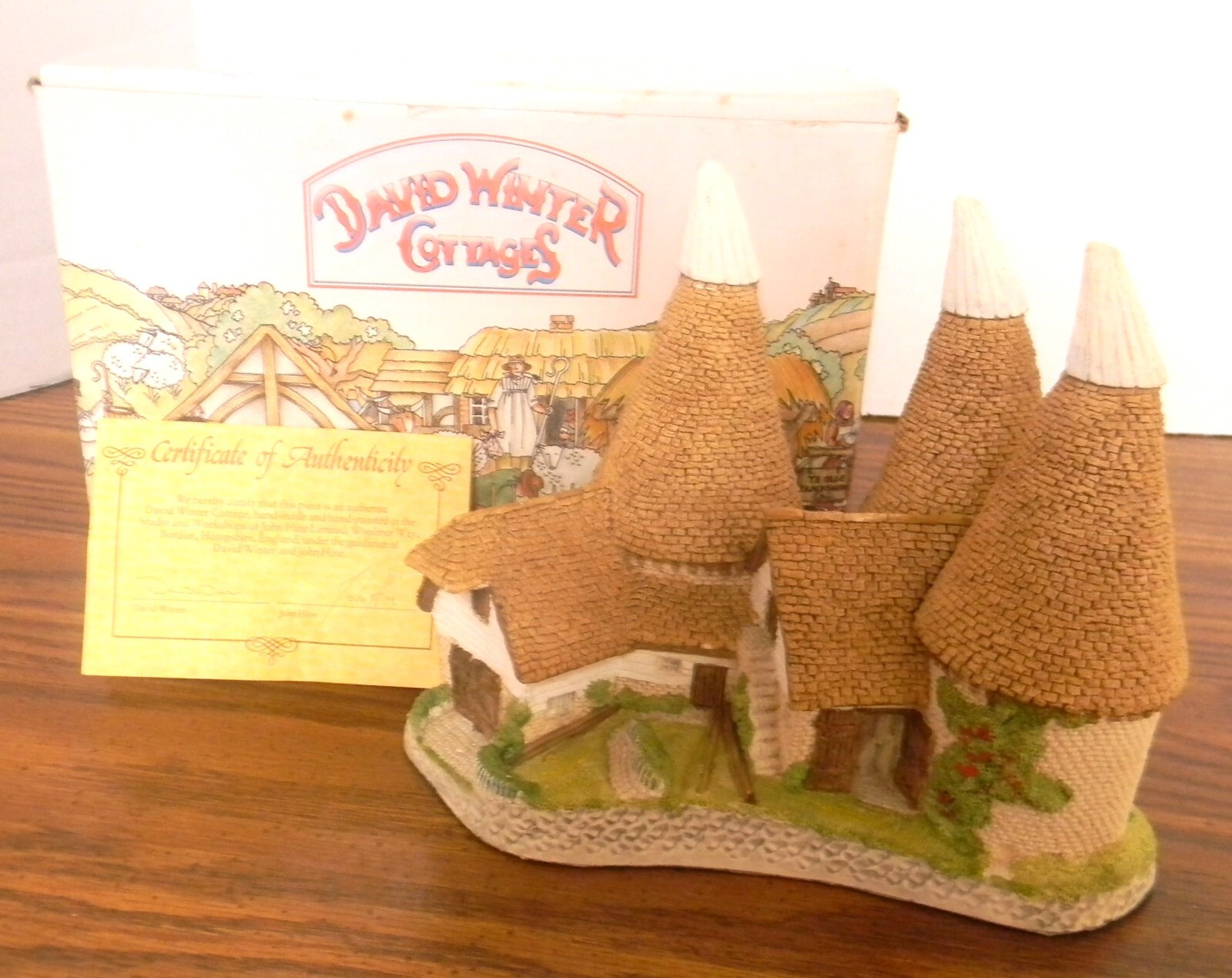 David Winter Cottages Triple Oast w COA & Box 5.75″x7.25″x4.5″