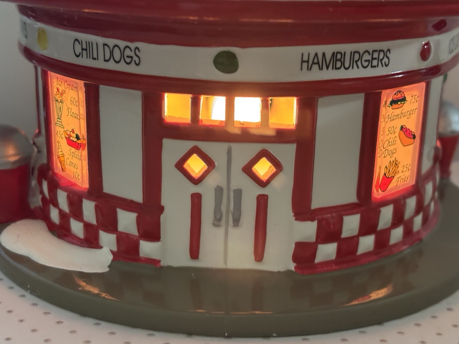Dept 56 DINAH’S DRIVE-IN Snow Village Lighted Diner