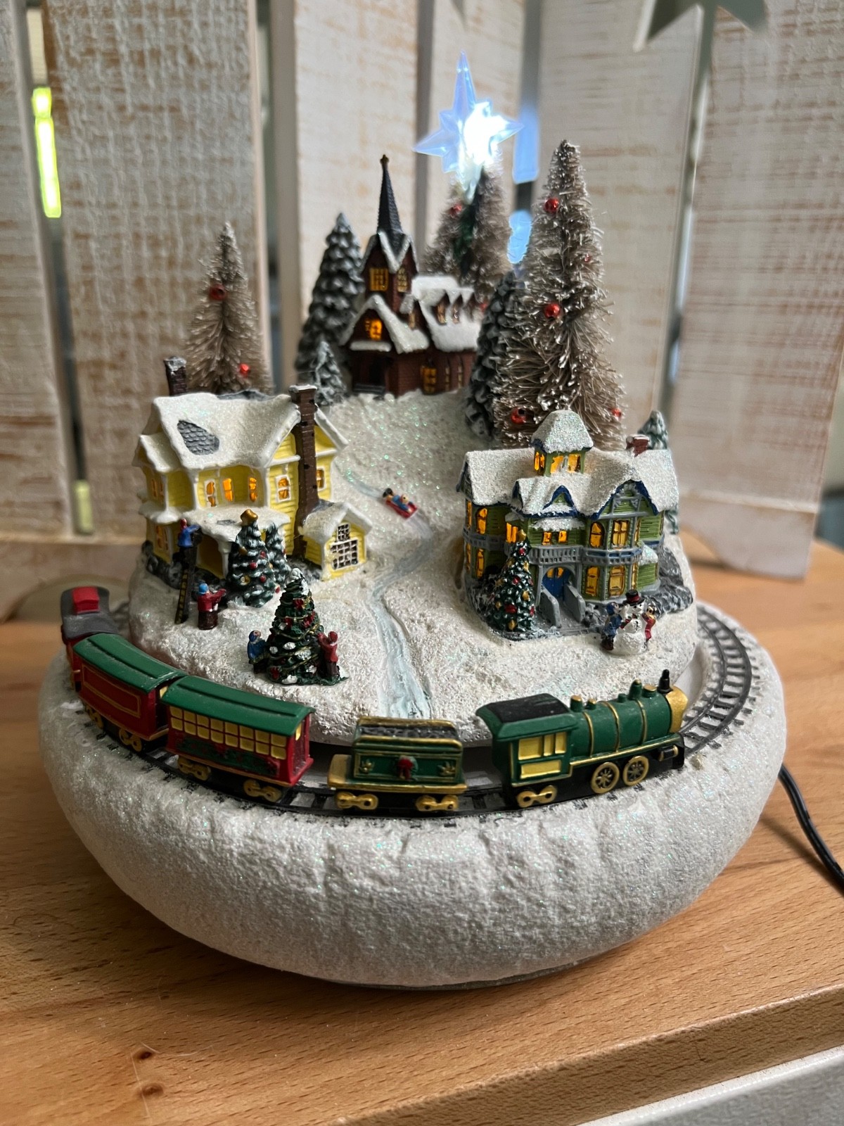 (4224). Thomas Kinkade “Holidays Bring You Home” Musical with Movement