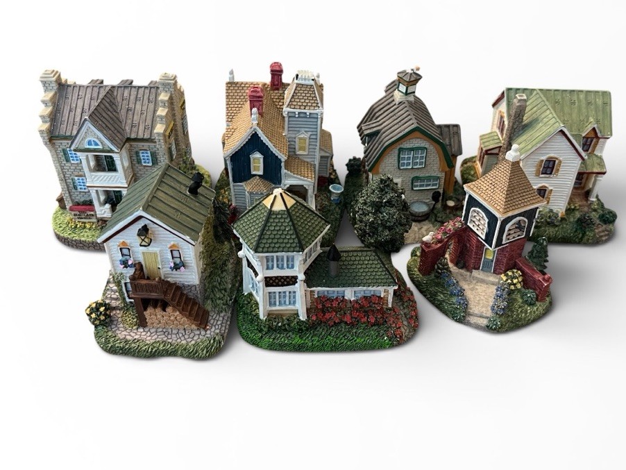 Lot of Miniature Holiday Village Buildings Houses International Resources 7 PC