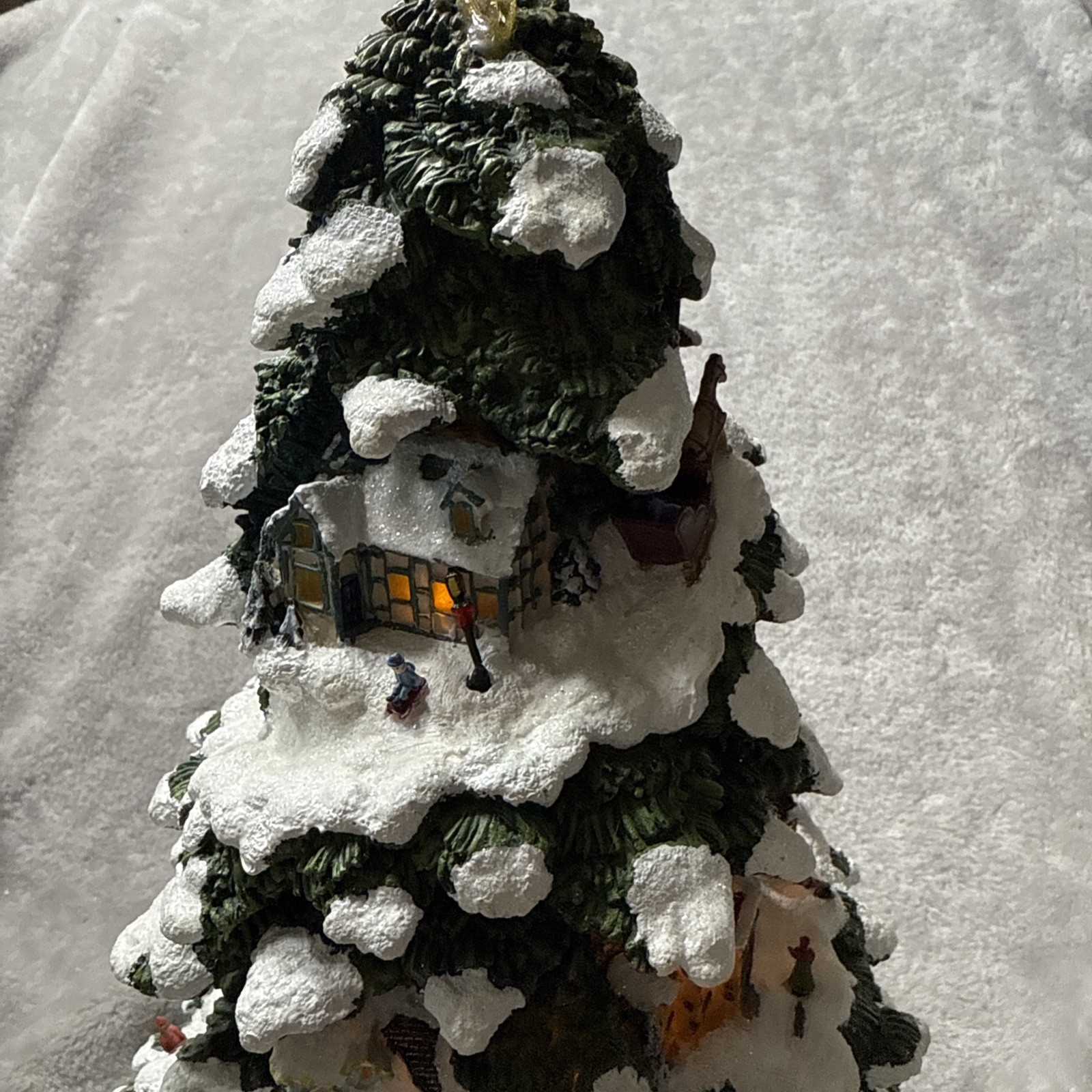 Thomas Kinkade “Village Christmas” Illuminated Tree Works With Batteries