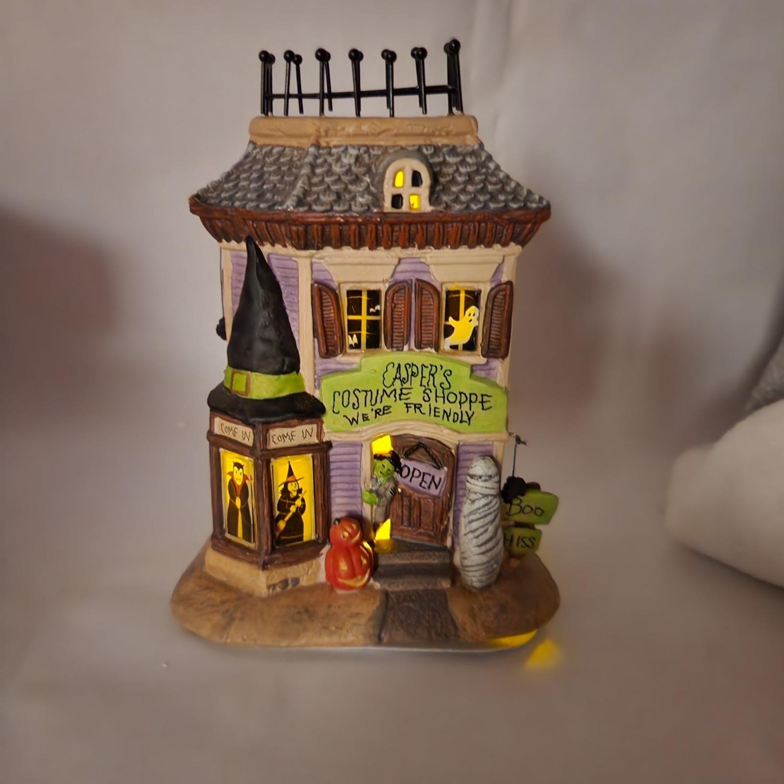 Holiday Inspirations Casper’s Costume Shoppe Lighted House Susan Winget 2013