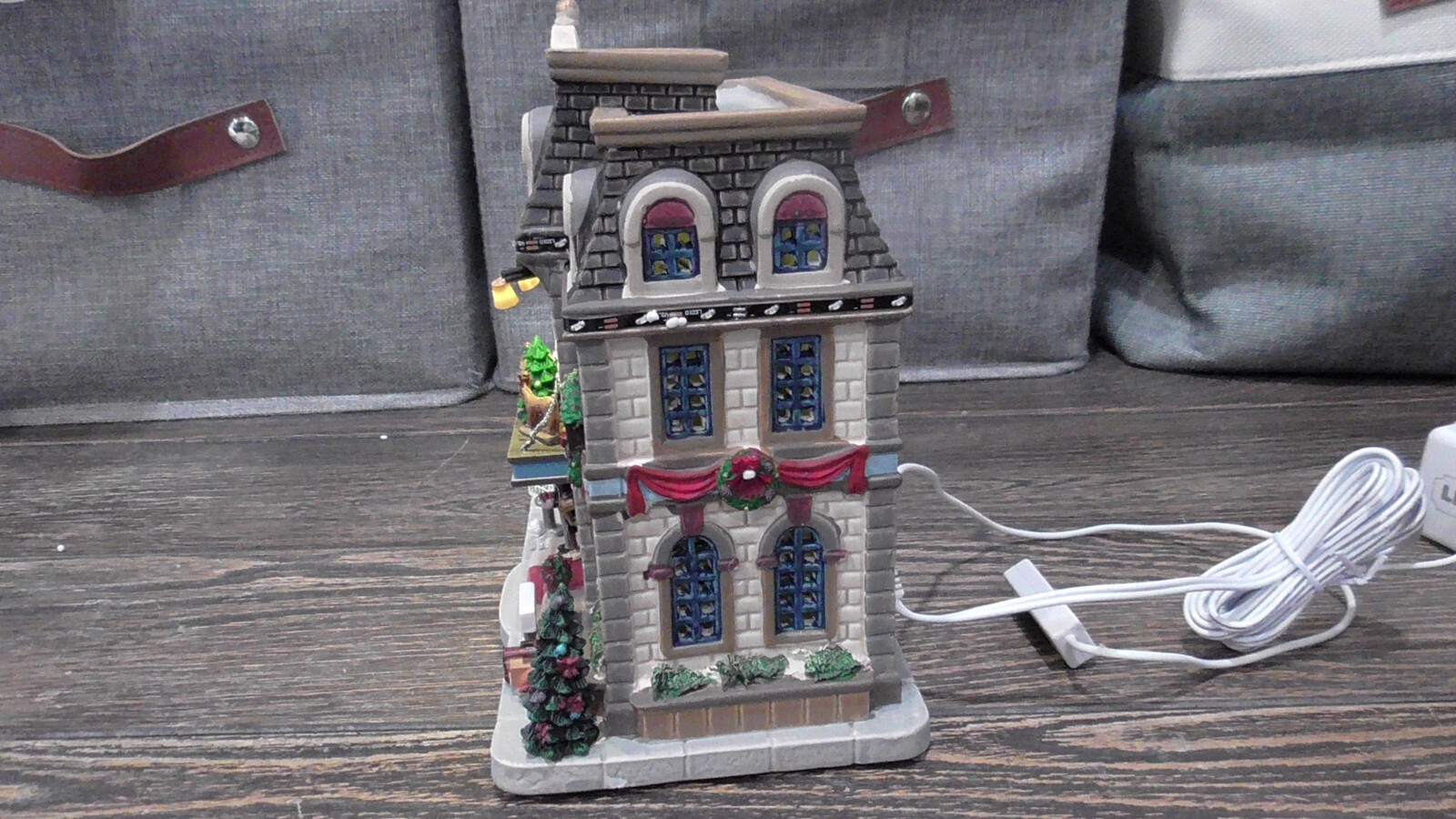 Lemax 2021 Caddington Village Christmas at The Savoy w 4.5V Adaptor #15737