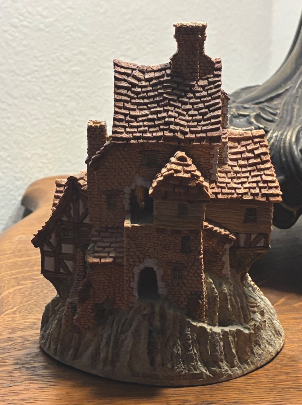 David Winter Vintage “ House on Top” 1982 Great Britain
