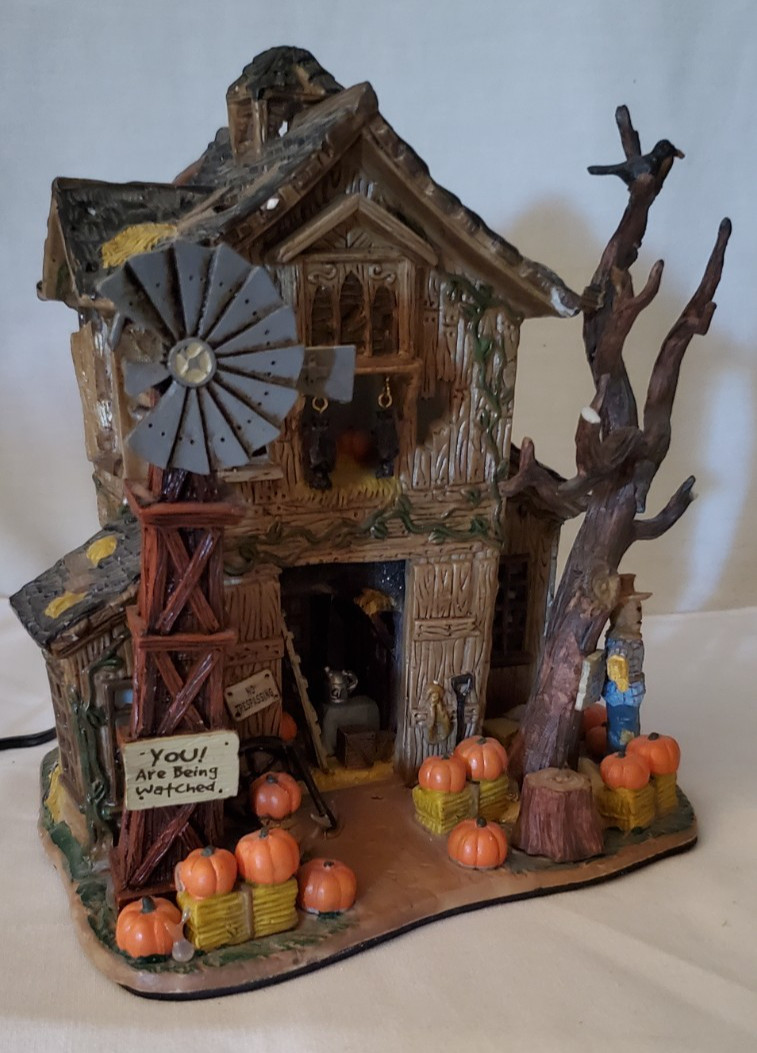 Lemax Spooky Town Collection Creepy Barn Exterior Lighted Building 2005 (Damage)
