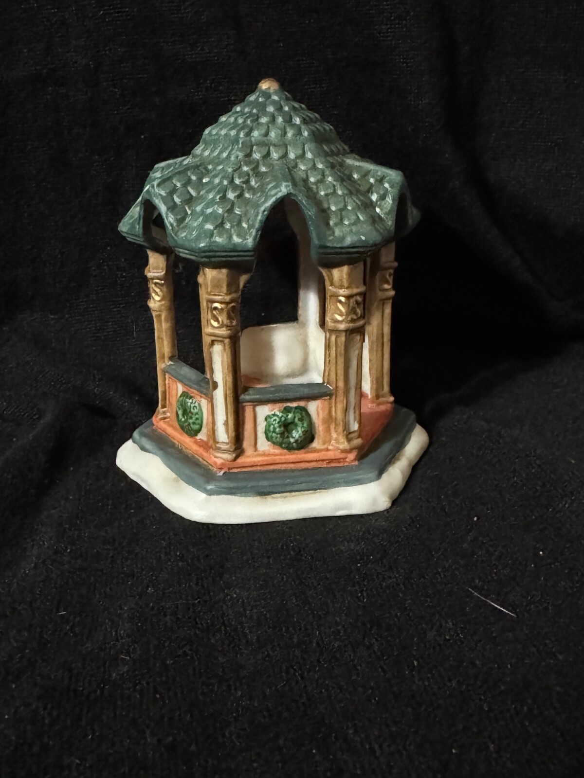 Gazebo Small Ceramic Christmas Village Accessory ~5″ Tall Green Gold Wreaths