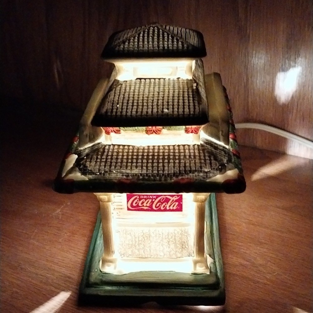 Coca-Cola American Classics Collection NIB 1995 Pemberton Village Train Depot