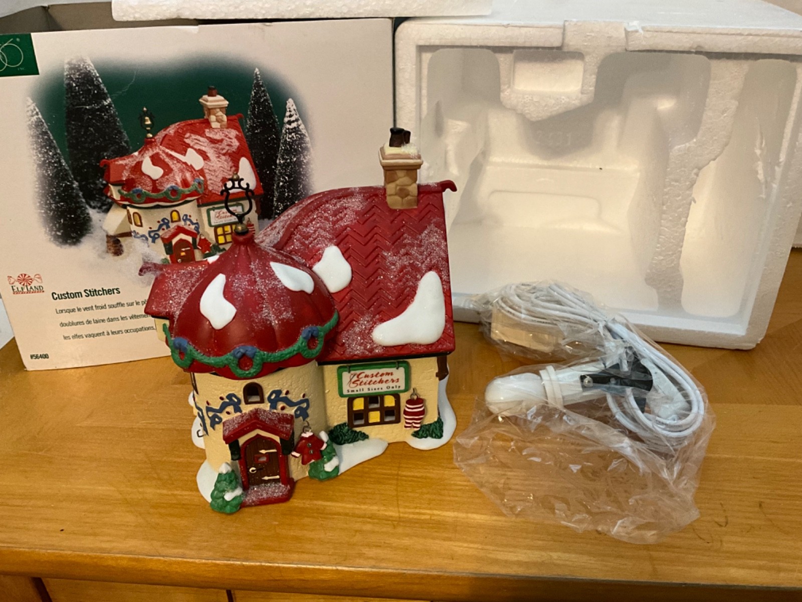 Department 56 North Pole Series Custom Stitchers Christmas Village #56400 VGC