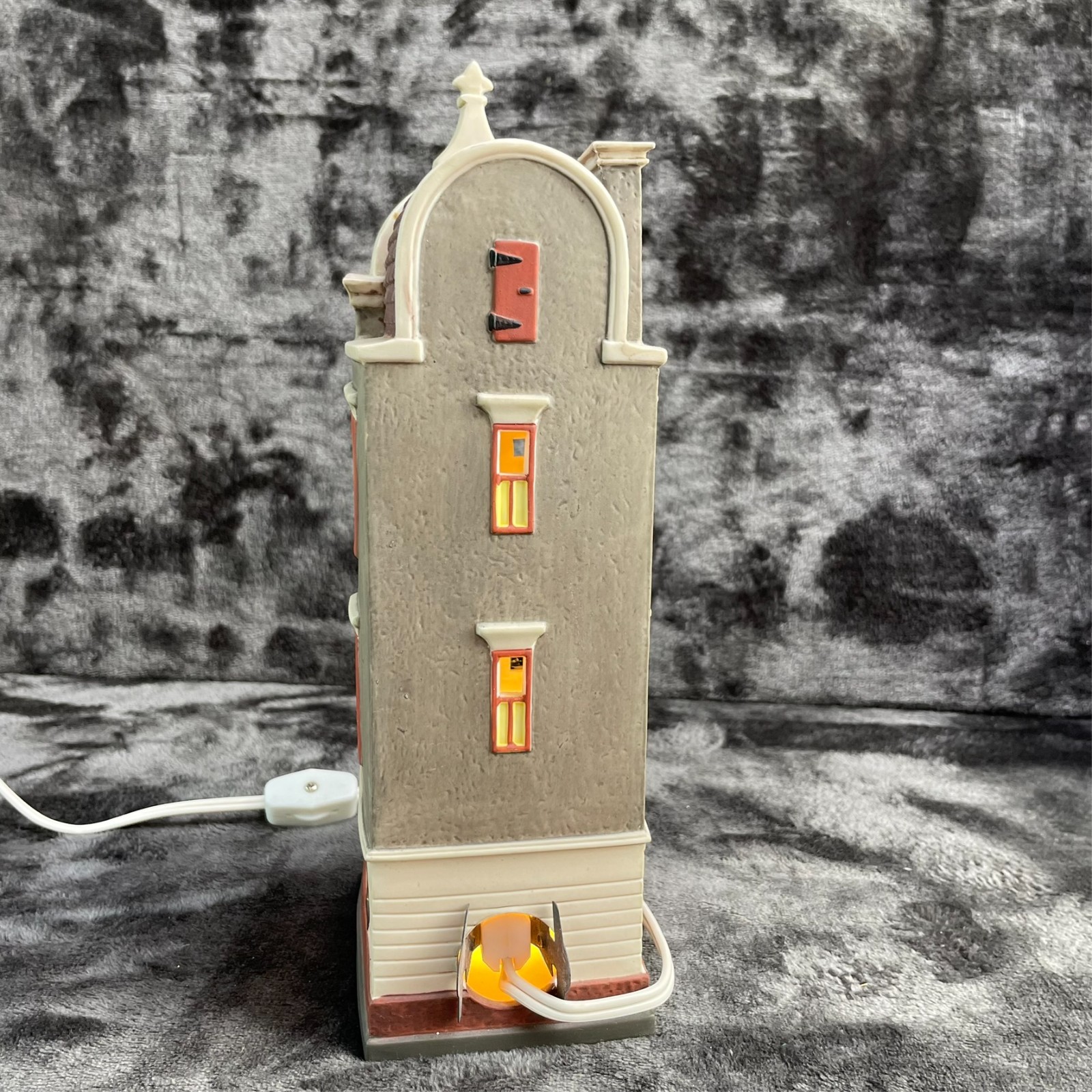 Dept 56 Christmas in the City Series Pickford Place #58877 W/ Box & Light CIB