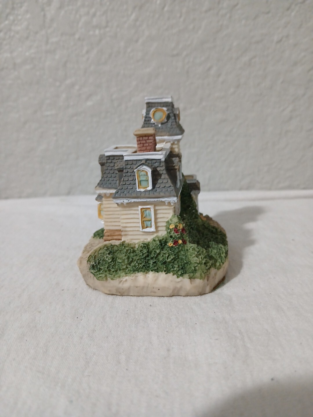 International Resourcing Services Mini Village Houses Lot of 5 Houses Vtg 1993