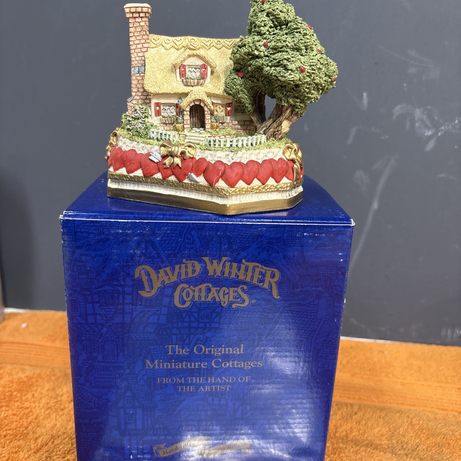 19-5-David Winter 0250/3500 Sweetheart Haven 1994 Premiere Edition COA/box