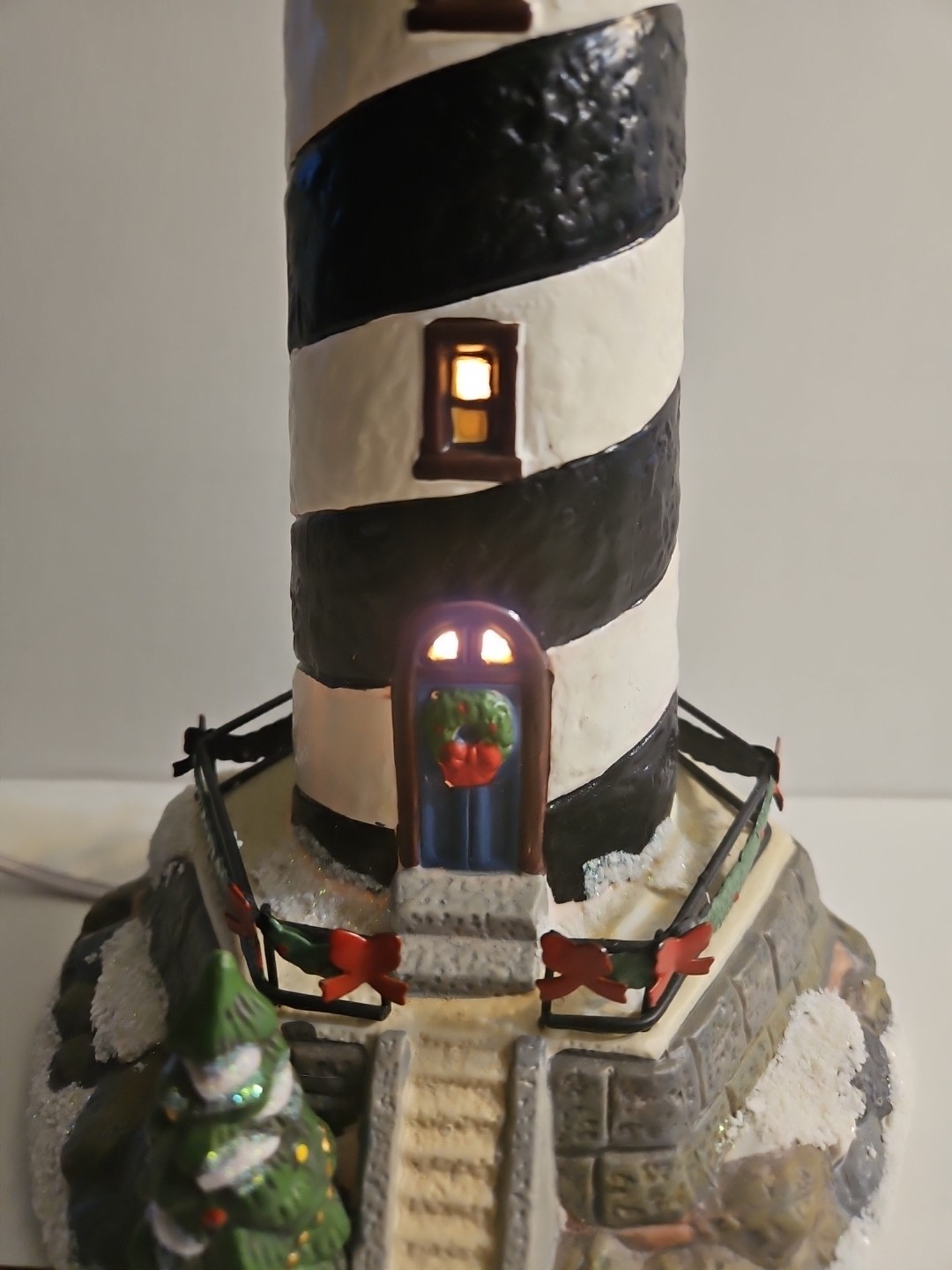St. Nicholas Square 2005 Lighthouse Illuminated The Village Collection – Works