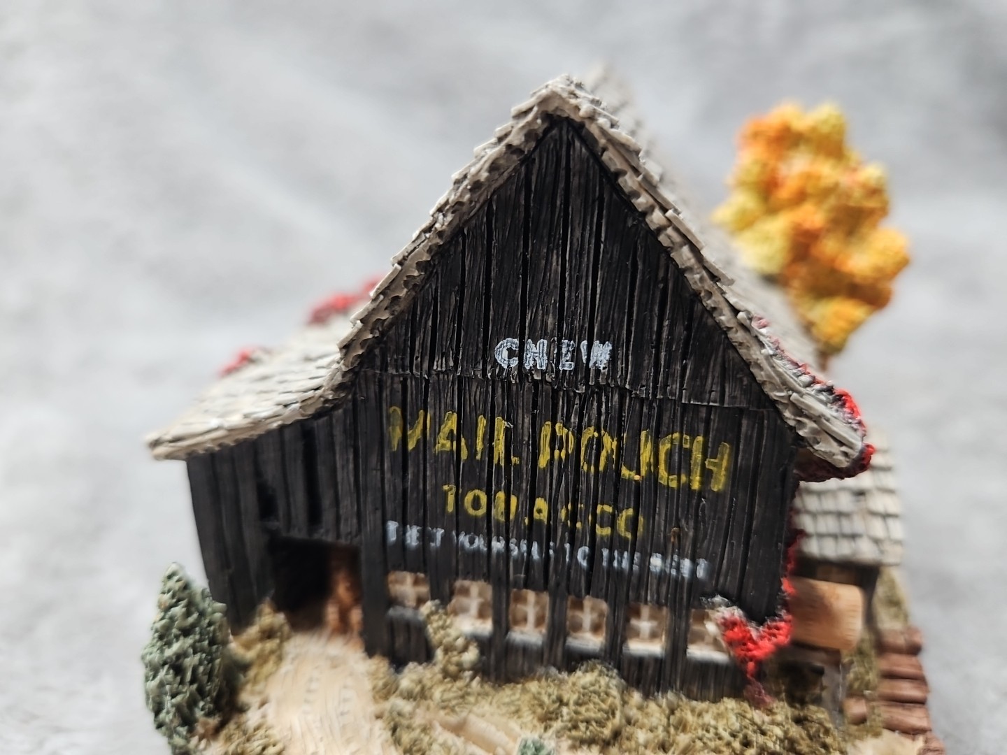 American Landmarks Collection 1989 MAIL POUCH Barn Lilliput Lane Signed