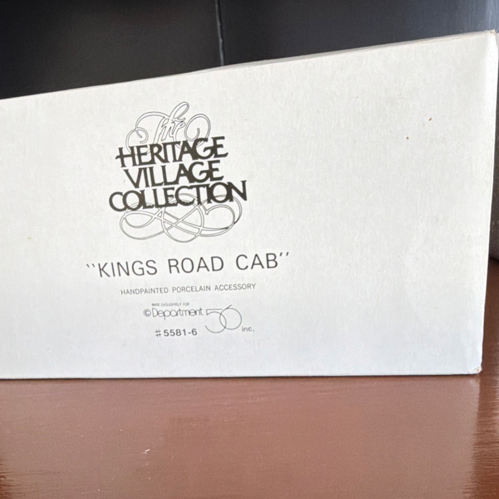 Department 56 Heritage Village Kings Road Cab Porcelain Handpainted Accessory
