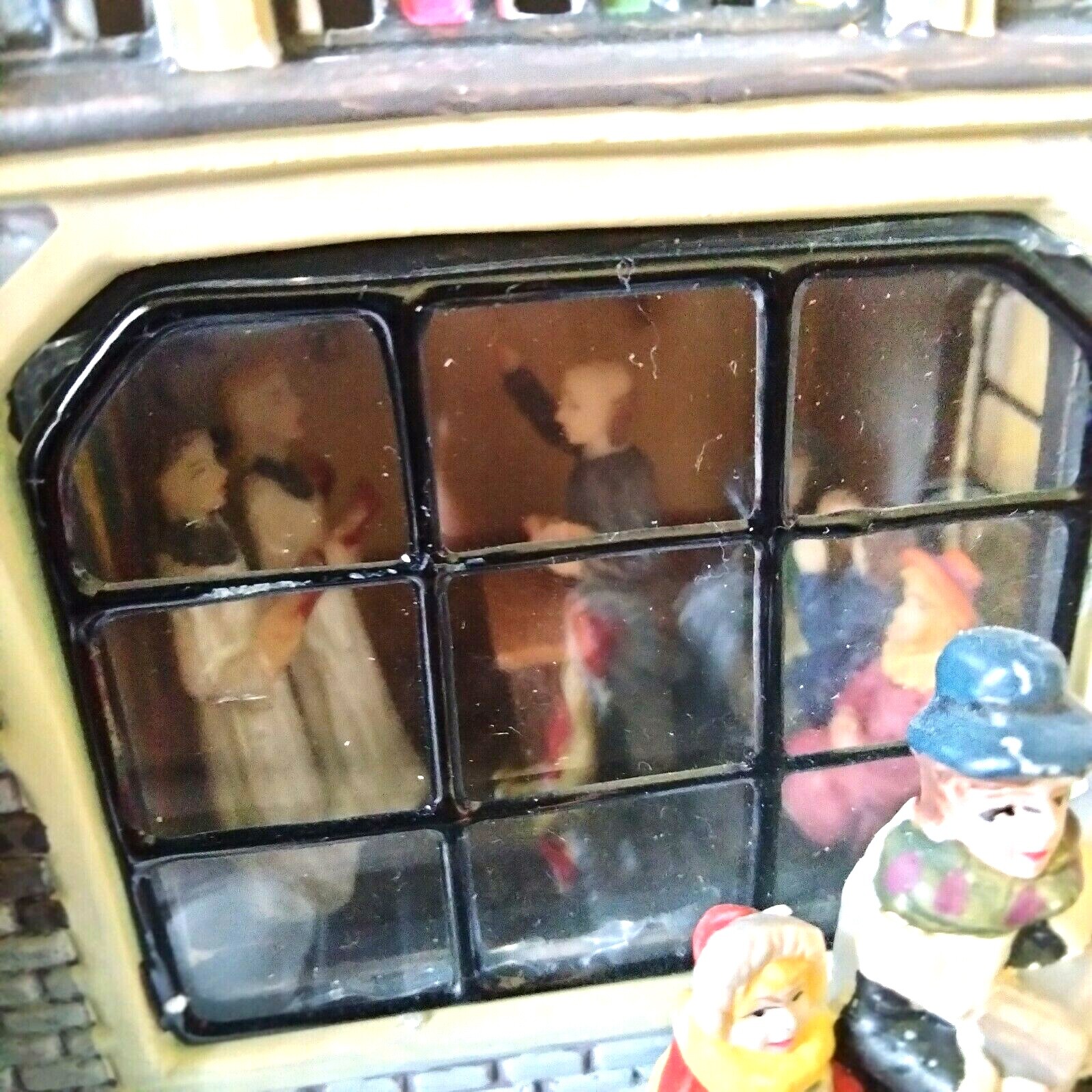 Enchanted Forest 2003 5 pc Lit Christmas Village School and Church, Figures