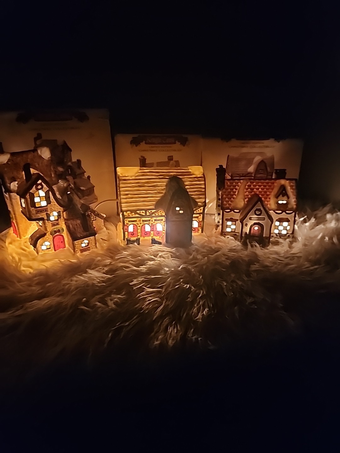 Kringle Mountain North Pole Christmas Village Lot Of 3 Elves,Reindeer,Santa