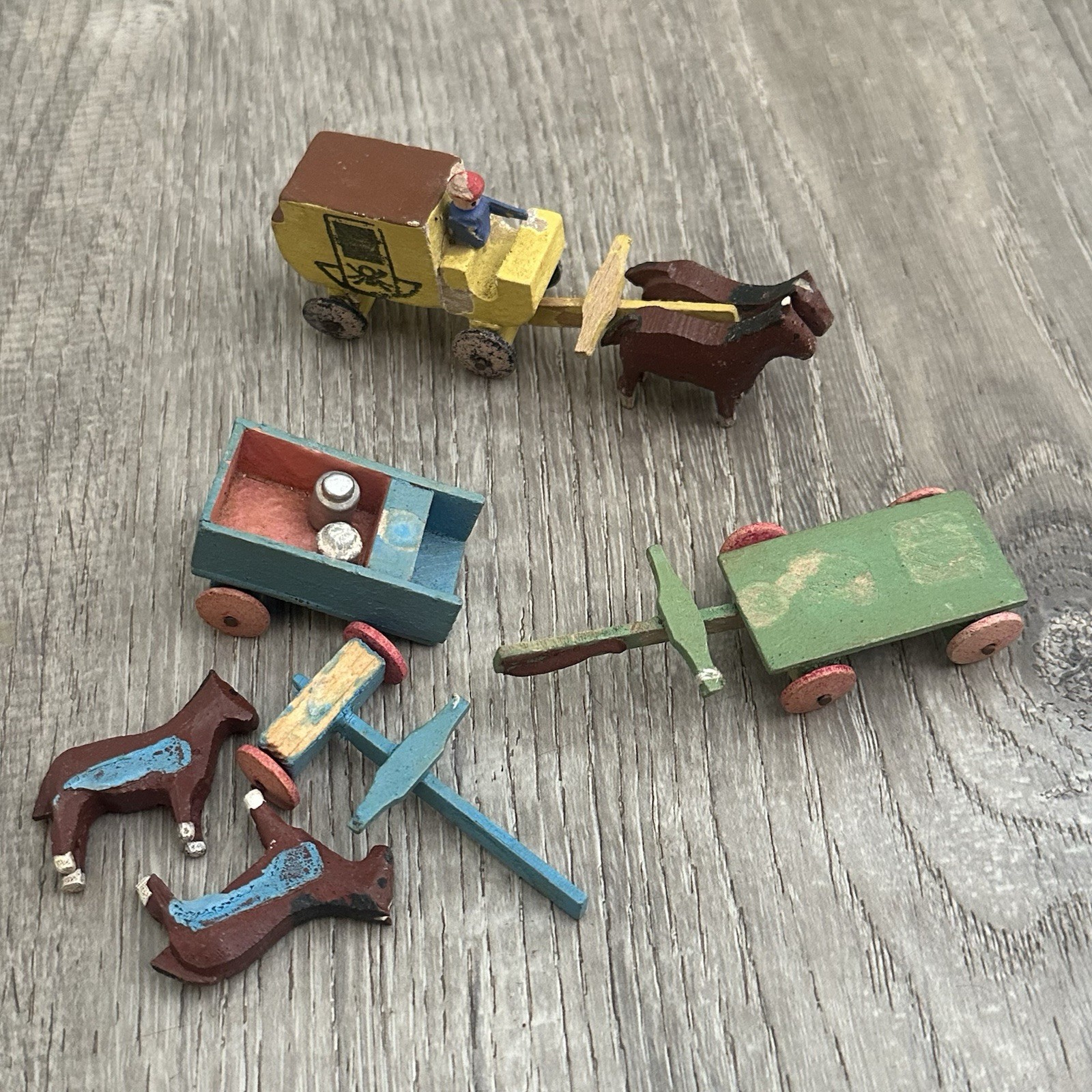 VTG Dregeno East Germany Erzgebirge Putz Wooden Village Miniature Lot Box Figure