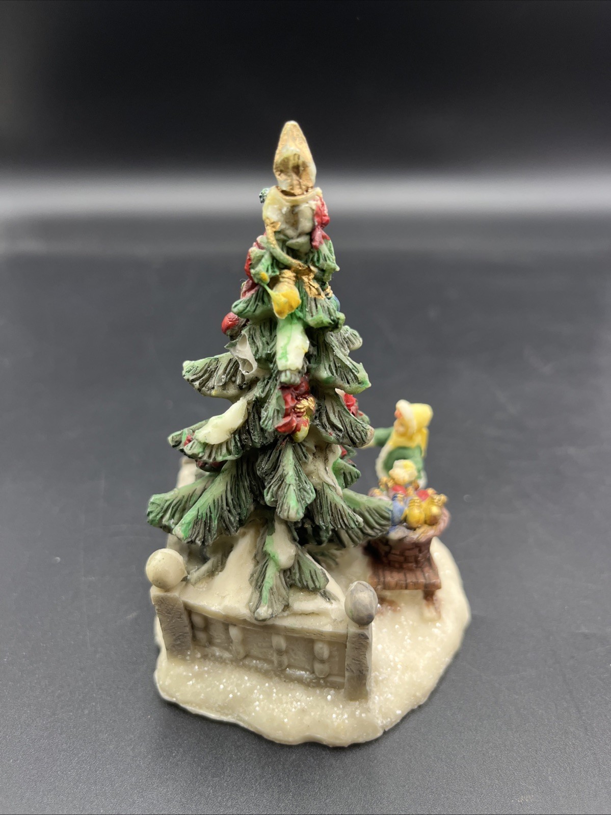 Cobblestone Corners 2002 Christmas Village Tree Decorating