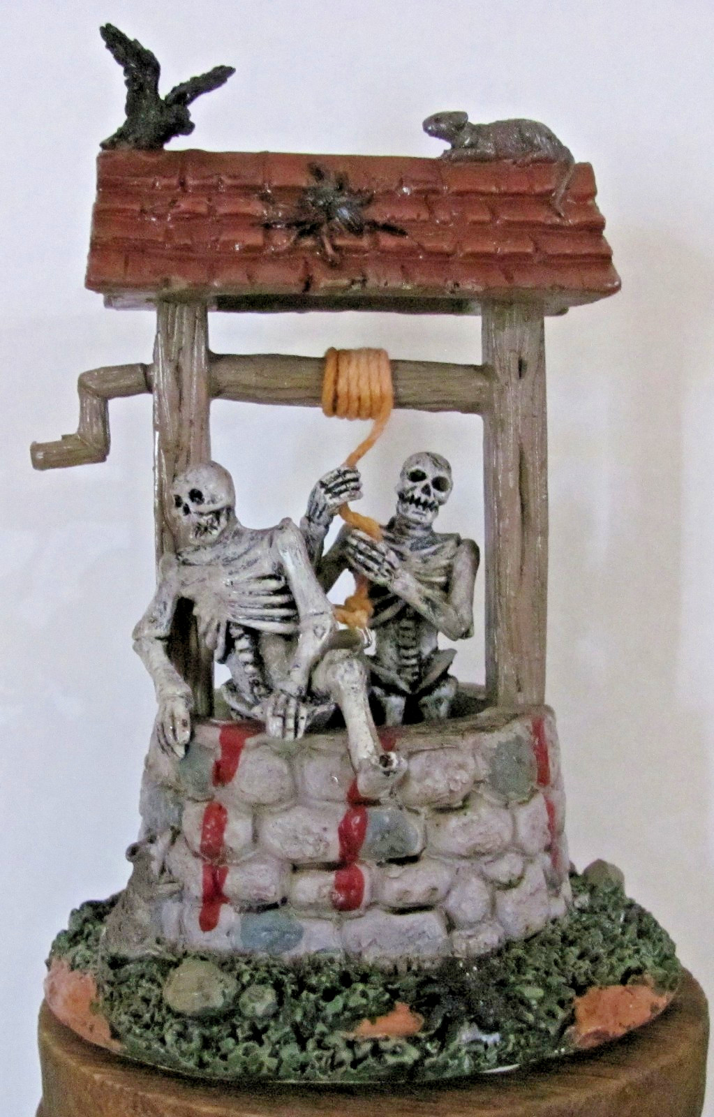 Lemax Spooky Town Table Accent – Ghouls In Well #83343 – Retired