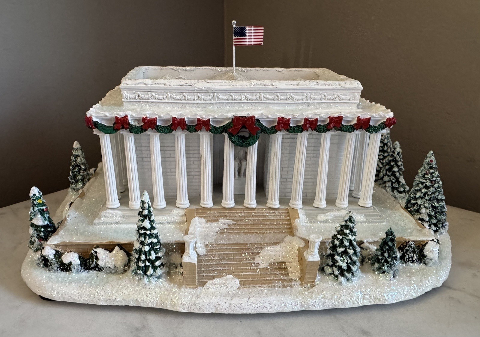 Hawthorne Village Lincoln Memorial Washington D.C. @Christmas 2010 Sculpture LTD