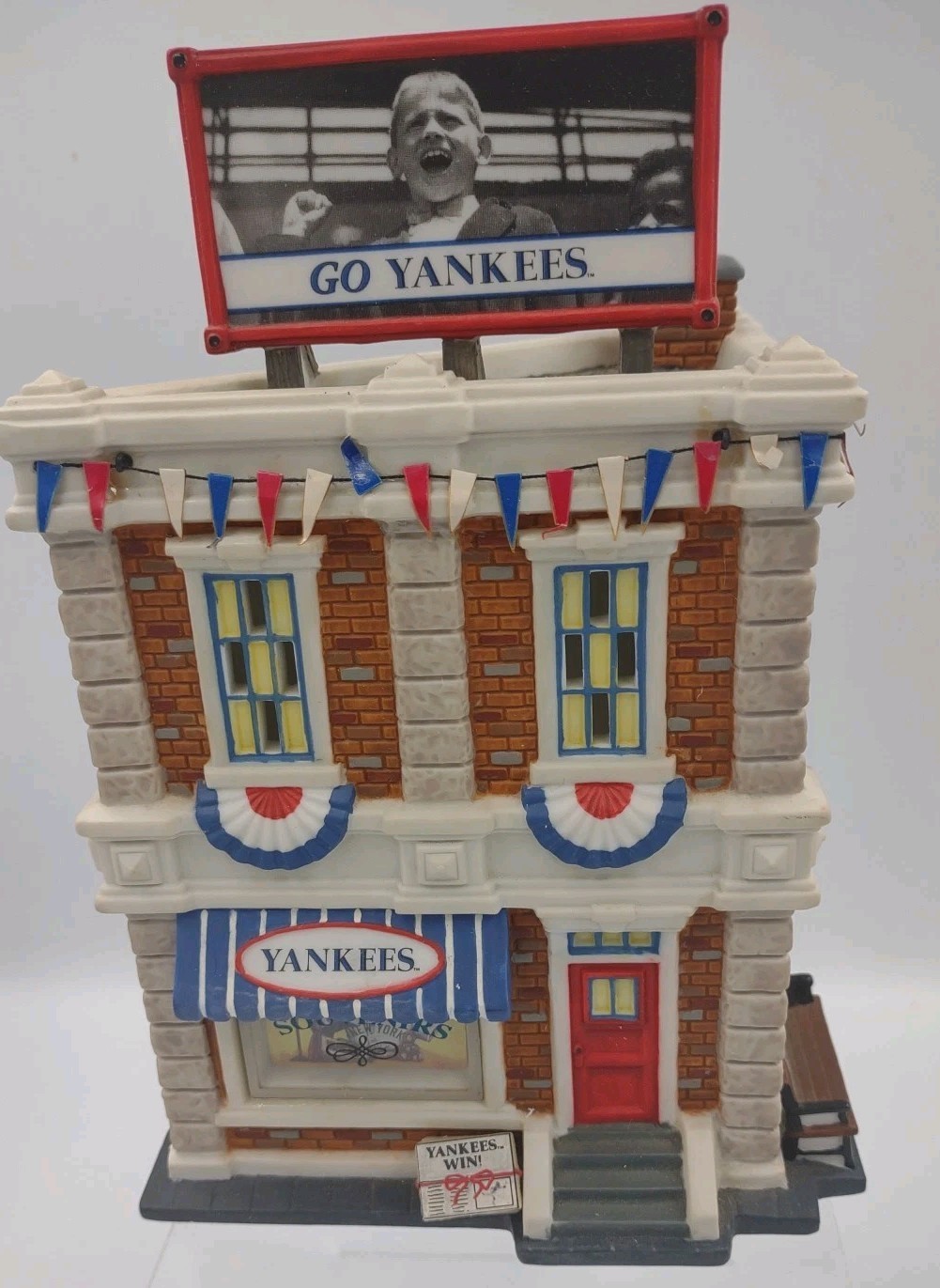 Dept 56 Christmas in the City New York Yankees Souvenir #56.59224 Retired W/ Box