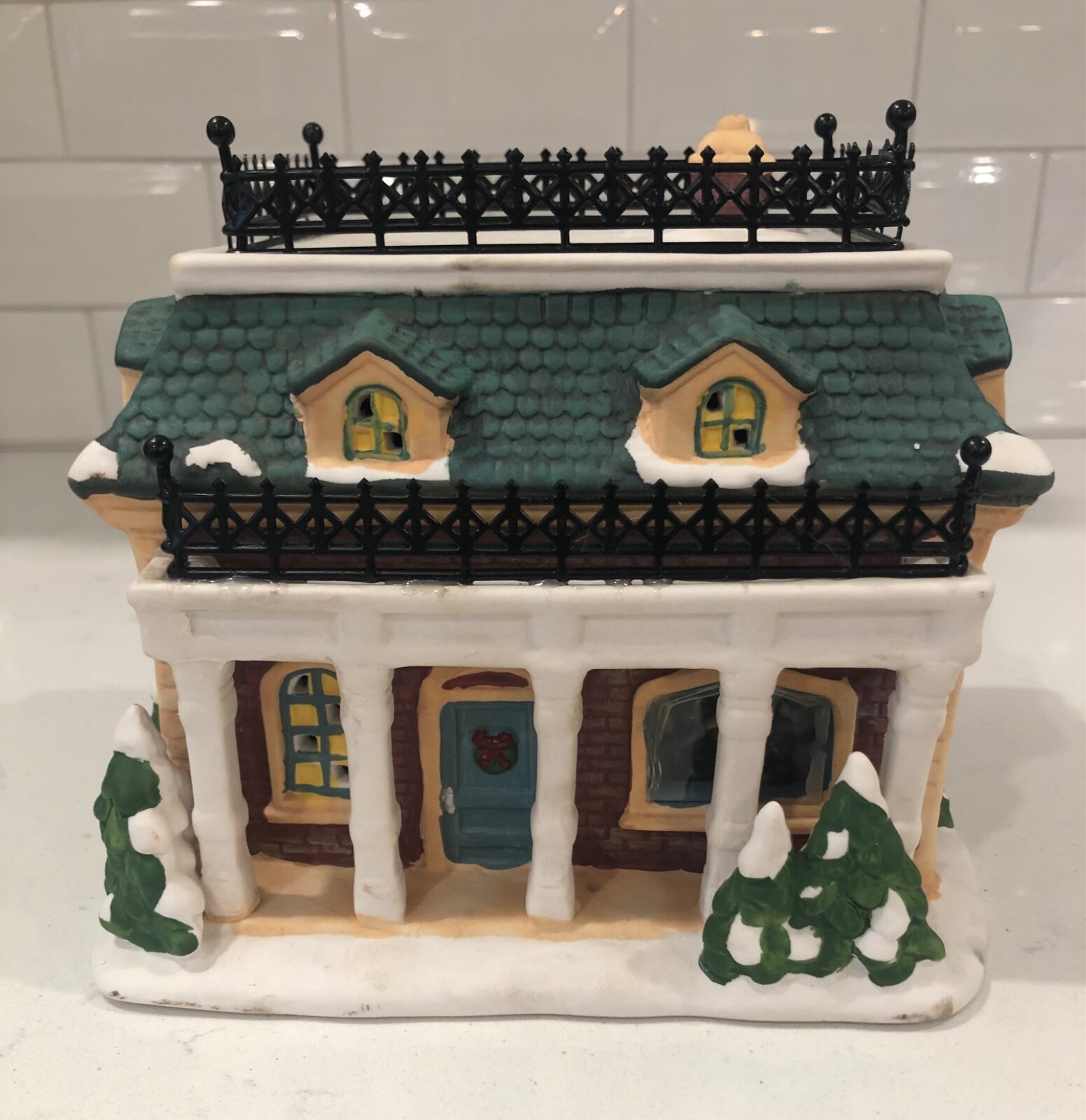 American Greetings Ingleby Village Banker’s House PreOwned w/ box