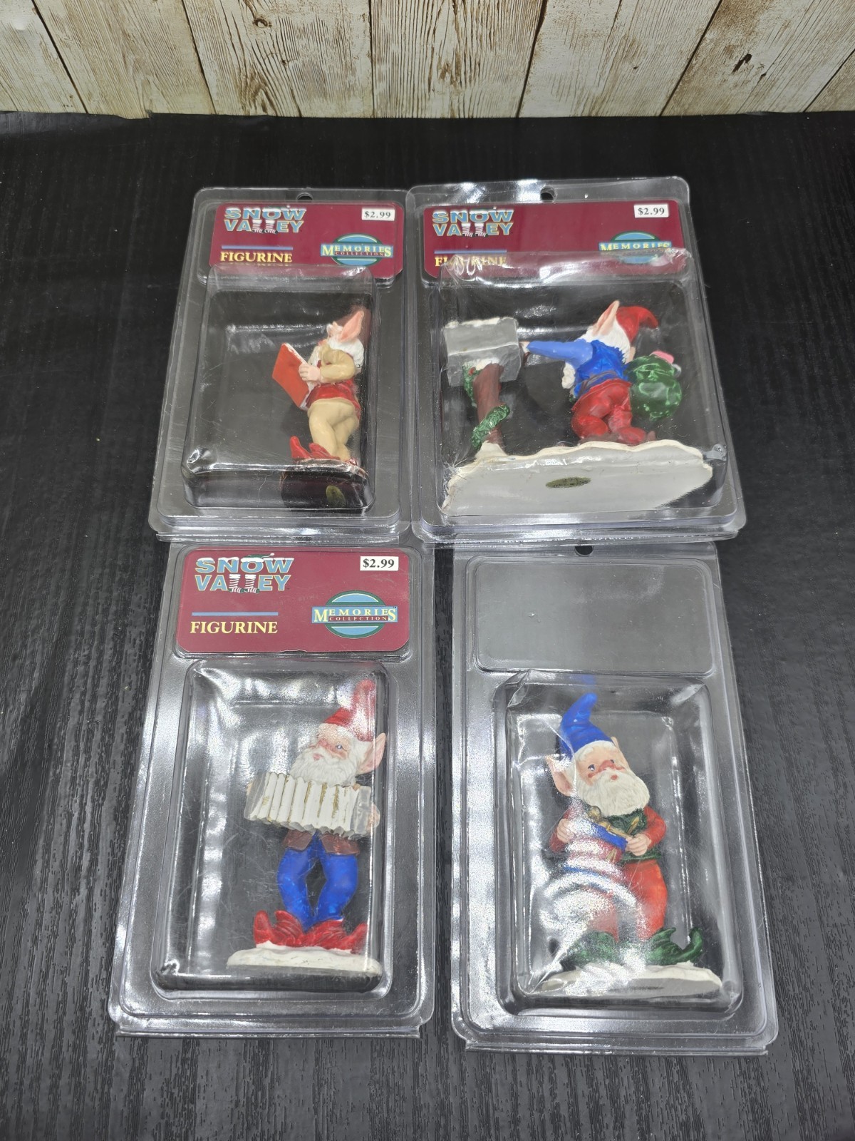 Lot Of 4 Vtg Venture Memories Collection Snow Valley Christmas Village Figures