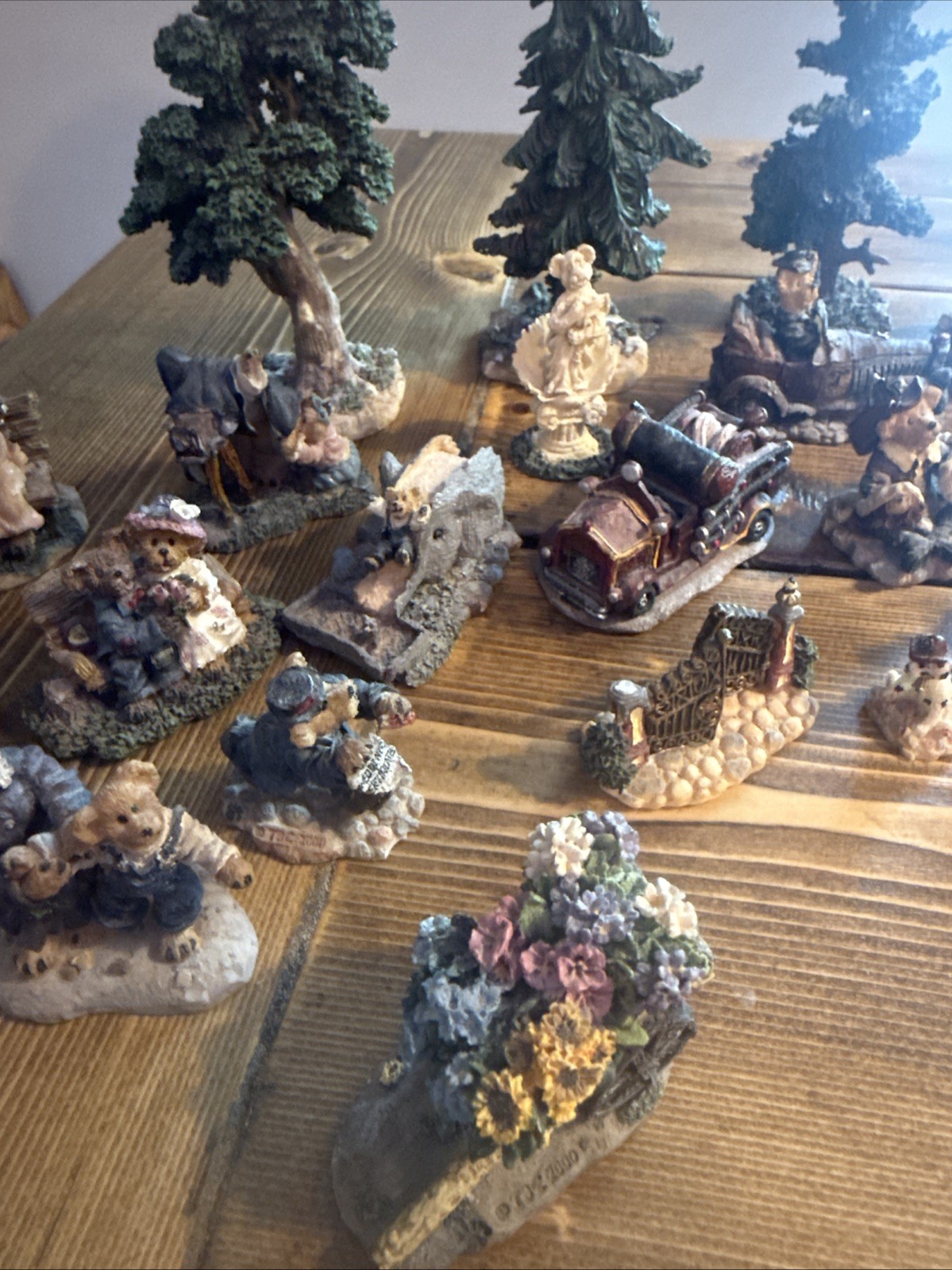 Boyds Town Village Collection Lot of 20 Bears & Trees Figurines Vintage 2000