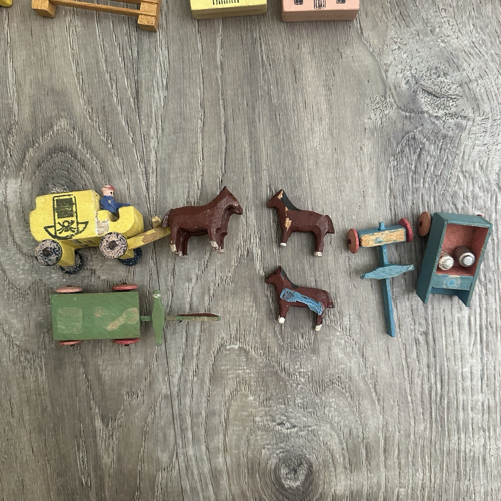 VTG Dregeno East Germany Erzgebirge Putz Wooden Village Miniature Lot Box Figure