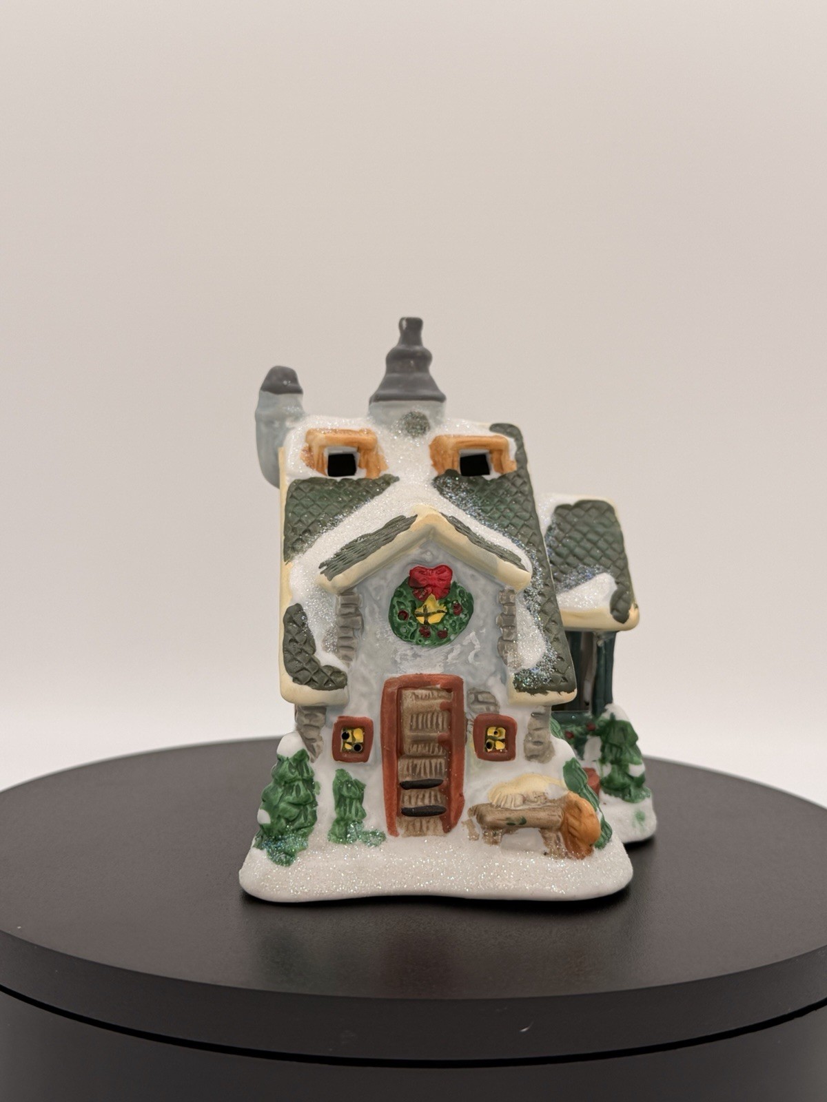 2004 Tree Farms Christmas Village Building – Unknown Brand – B37