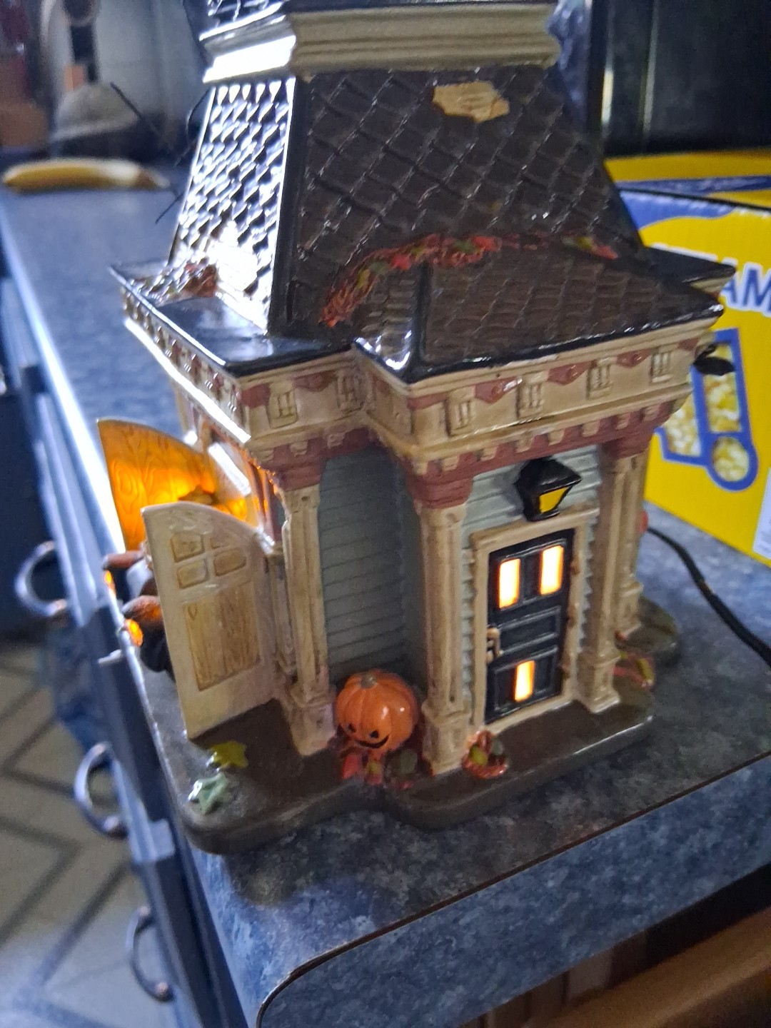 Vintage Department 56 Grimsly’s Garage Snow Village Halloween Works 2005. Nice